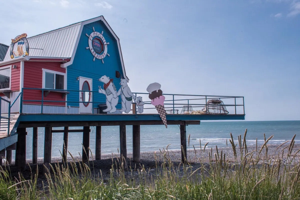 Barevné domky na molu Homer Spit