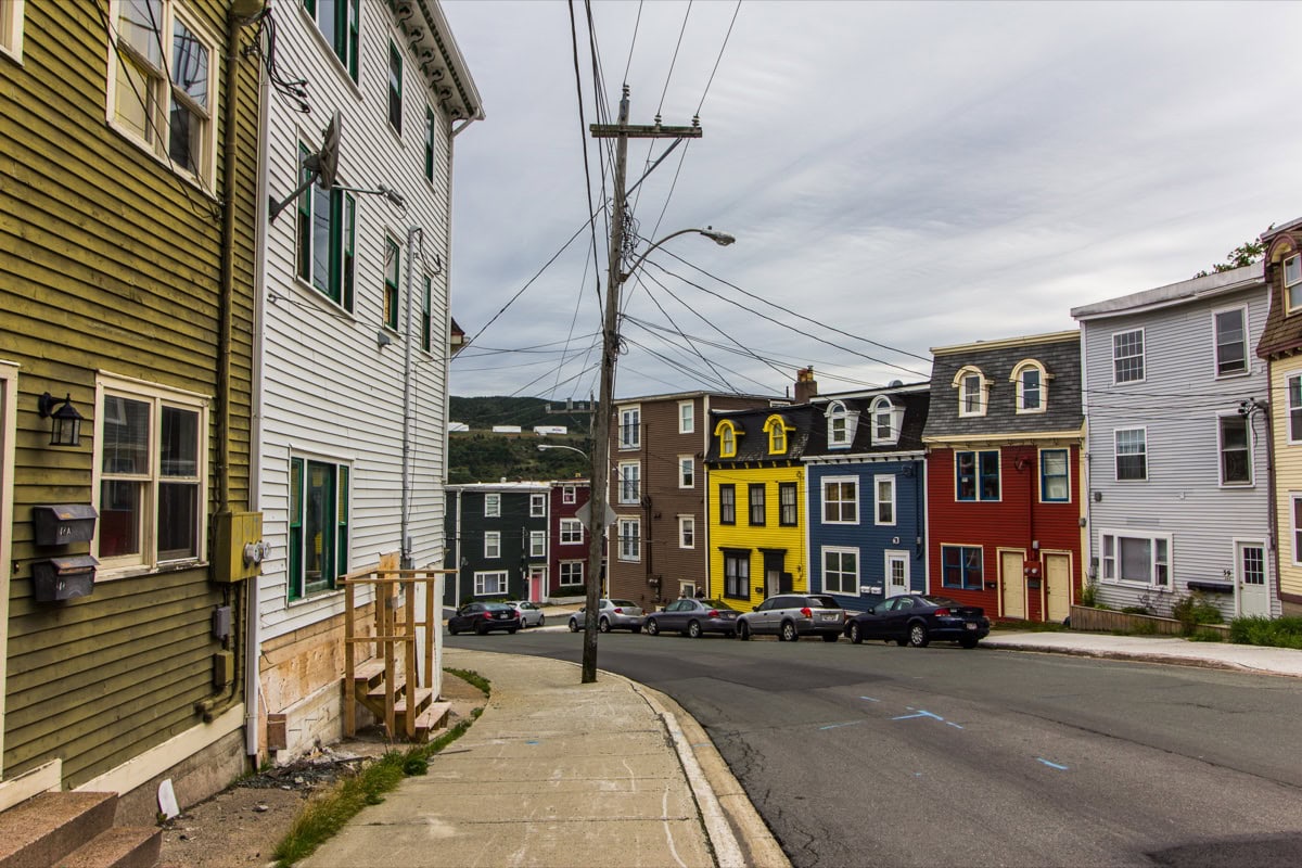 St. John's, Newfoundland, Canada: 12 lucruri de văzut și de făcut 7 Case colorate pe străzile din St. John's