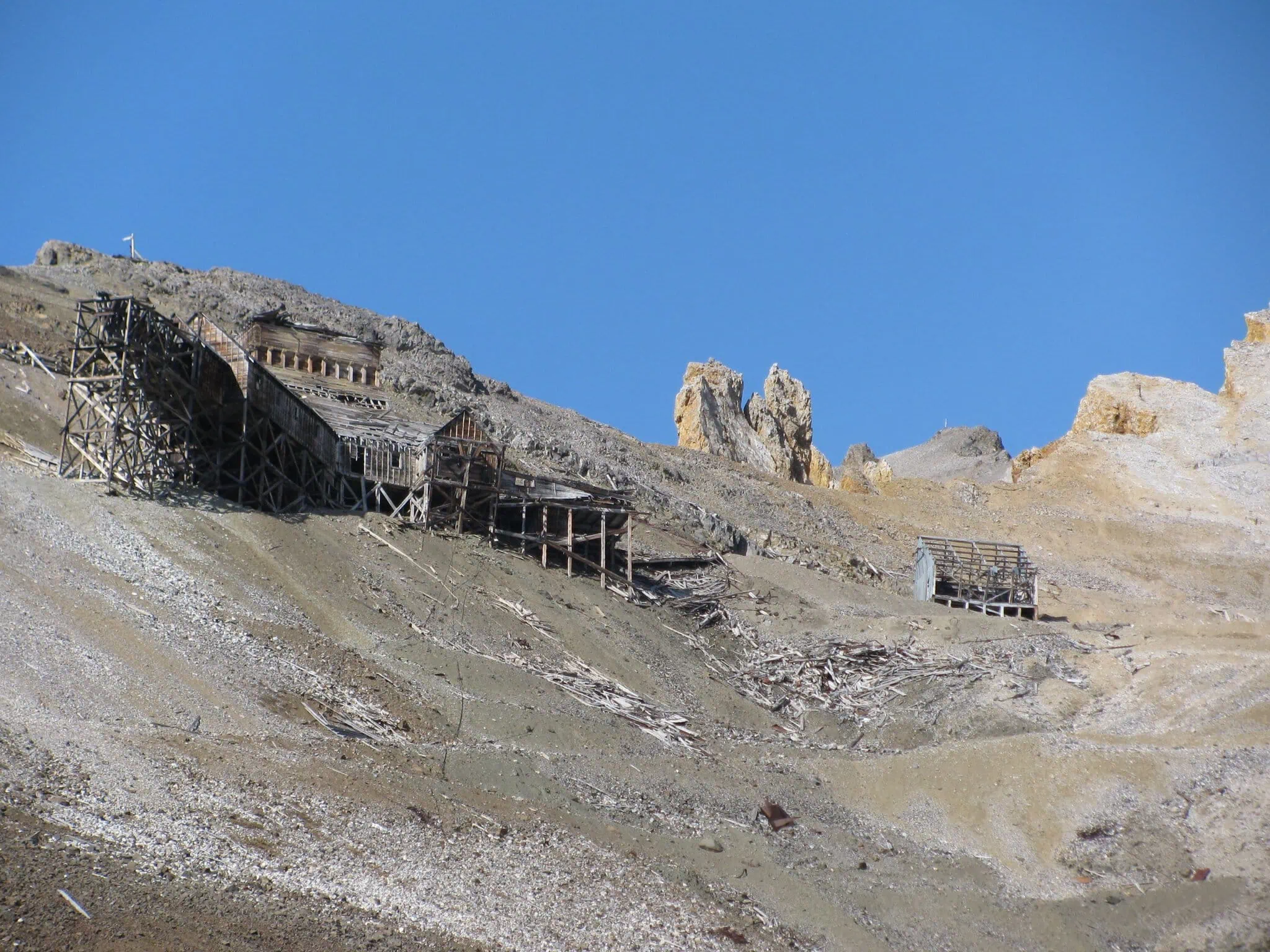 Bonanza Mine nad Kennecottem, brutální výšlap do mraků