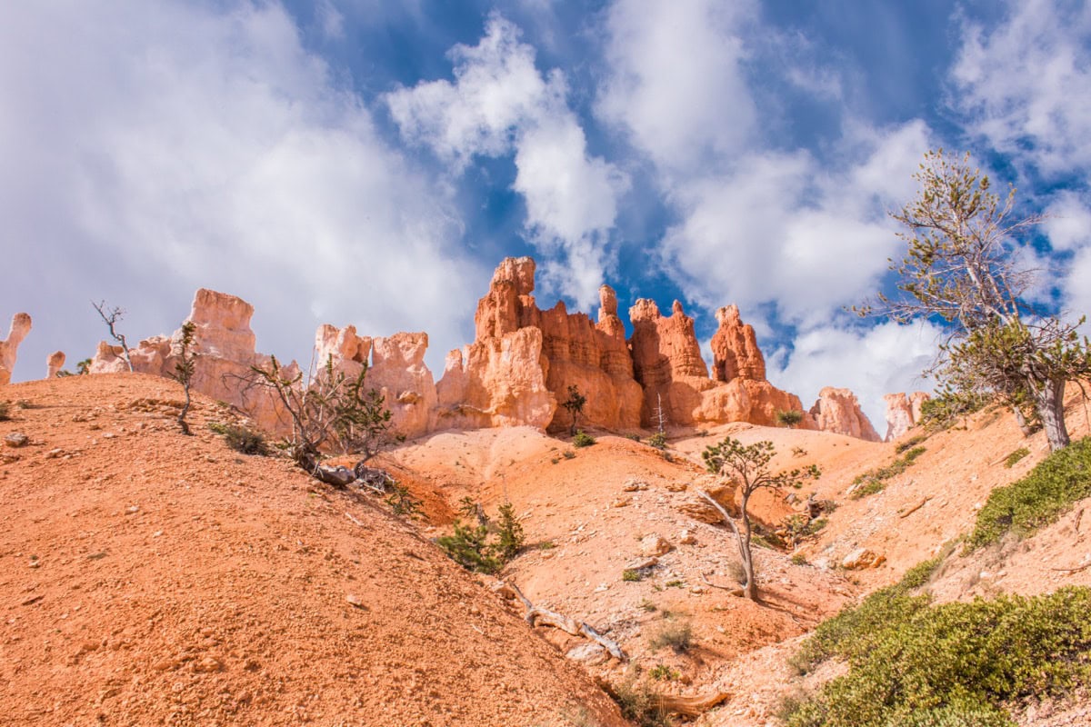 Bryce Canyon, Utah: 15 sfaturi despre ce să vezi și ce să faci 7 Turnuri stancoase portocalii hoodoos pe creasta