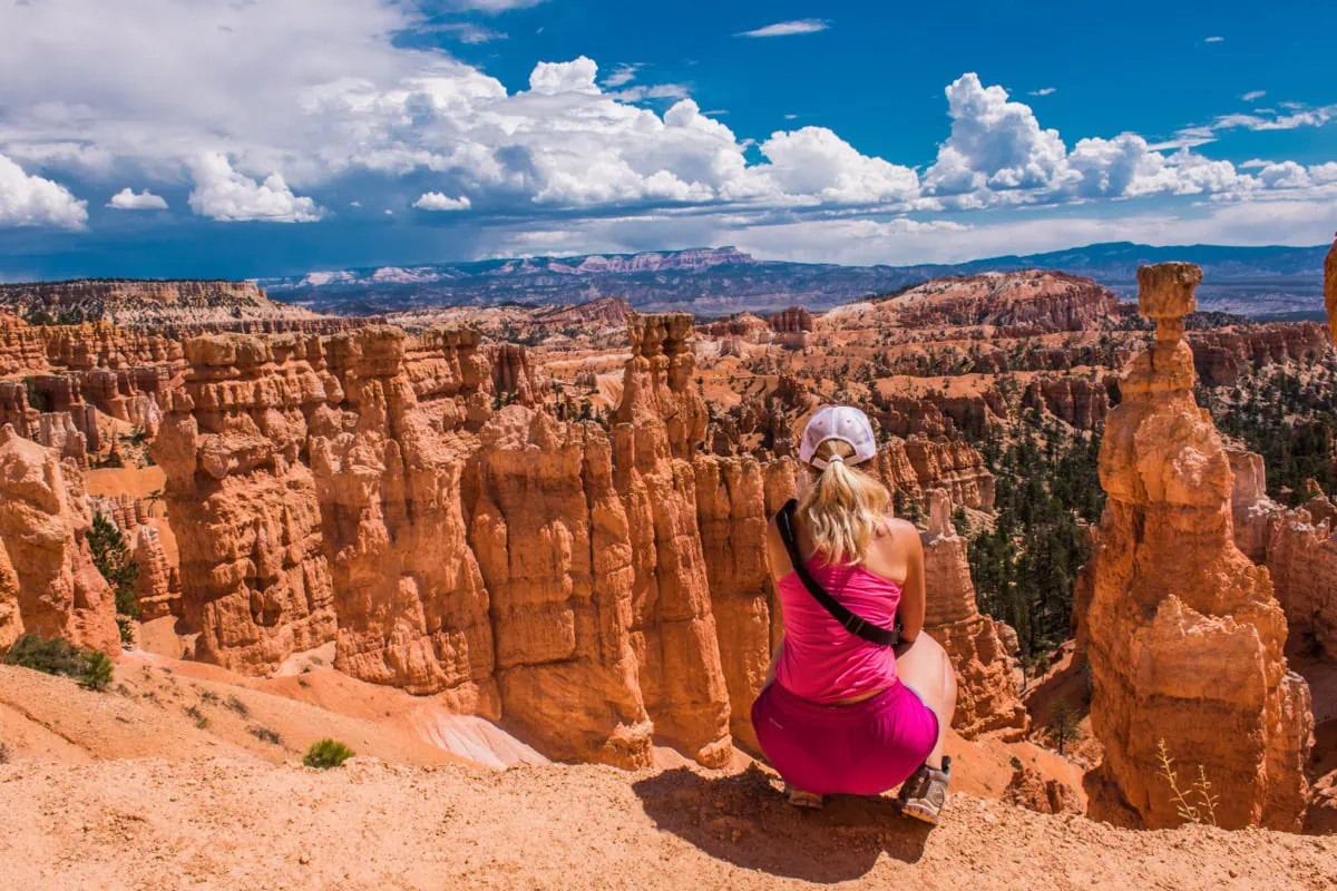 Vyhled na amfiteatr hoodoos v Bryce Canyon