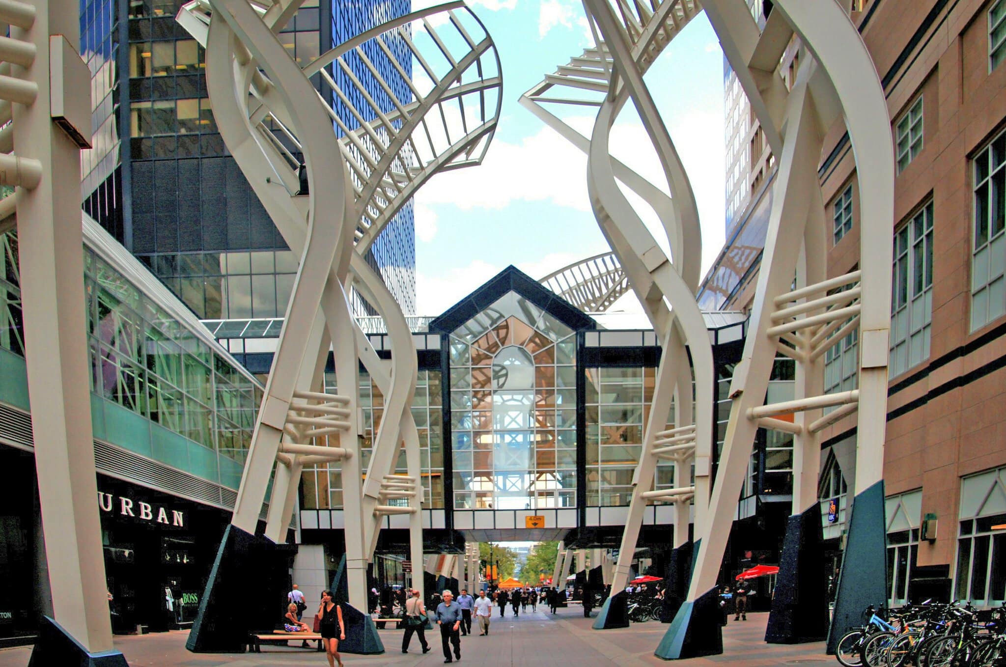 23 tipů, co dělat v Calgary + kde se ubytovat 9 Stephen Avenue — pěší zóna v centru Calgary