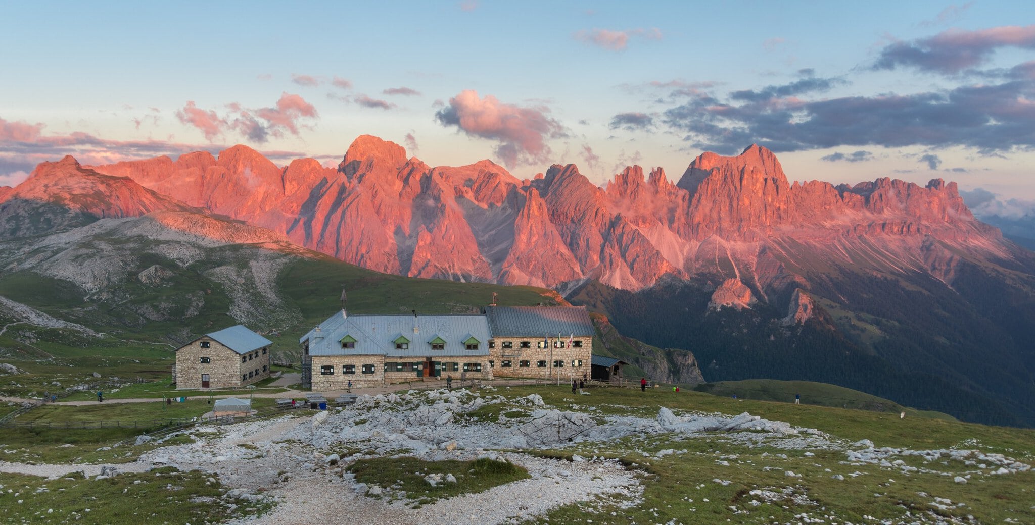 Catinaccio / Rosengarten nasvícený do ruda při západu slunce (enrosadira)