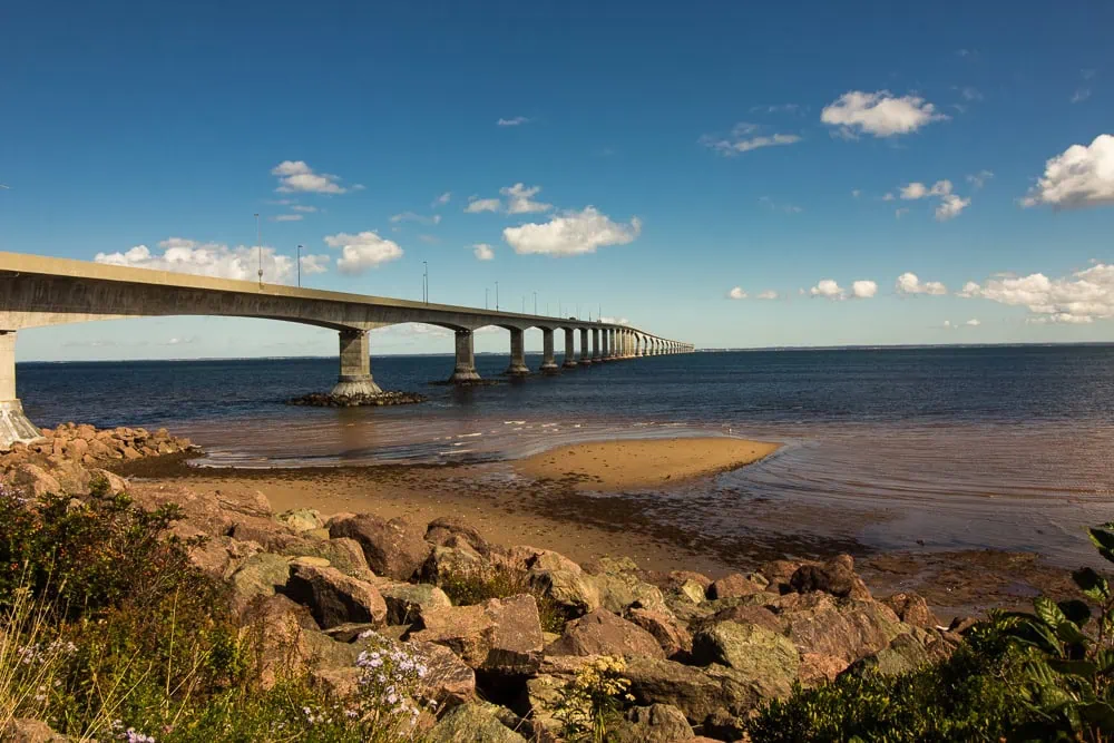 Confederation Bridge spojující Prince Edward Island s pevninou