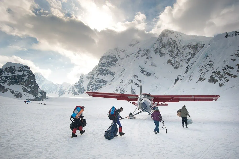 Přistání malých letadel na ledovci v Denali National Park
