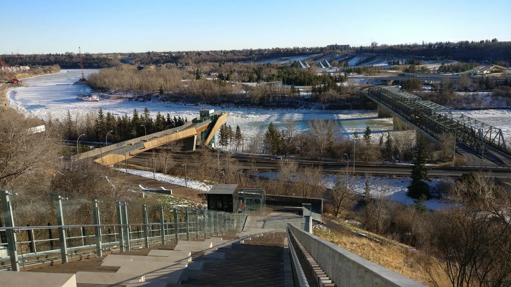 Edmonton, Kanada: 15 tipů, co vidět a dělat 13 Údolní lanovka 100 Street Funicular v Edmontonu