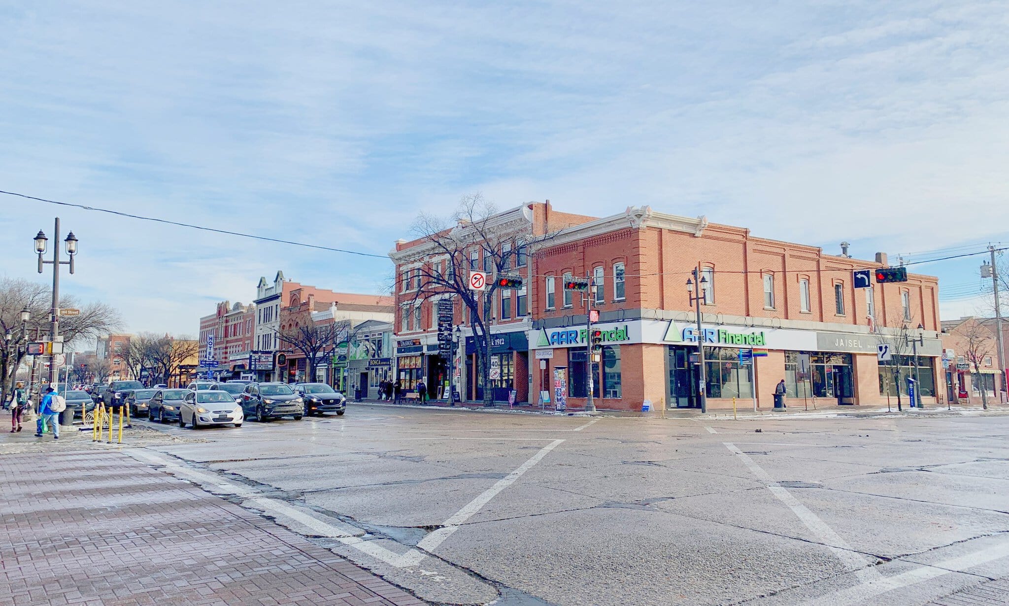 Edmonton, Canada: 15 de lucruri de văzut și de făcut 5 Whyte Avenue din cartierul istoric Old Strathcona din Edmonton