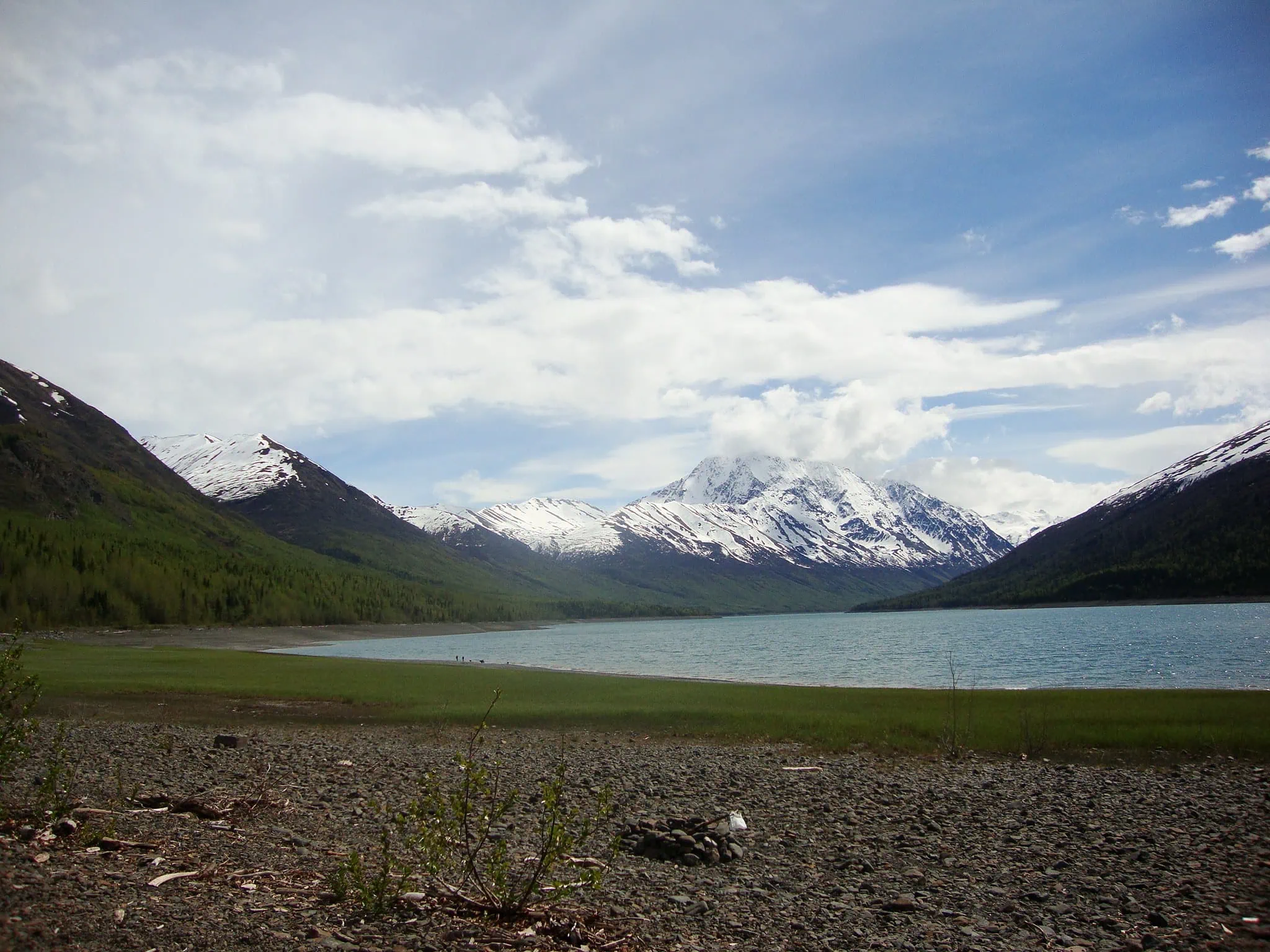 Eklutna Lake v Chugach State Park s mystickou atmosférou