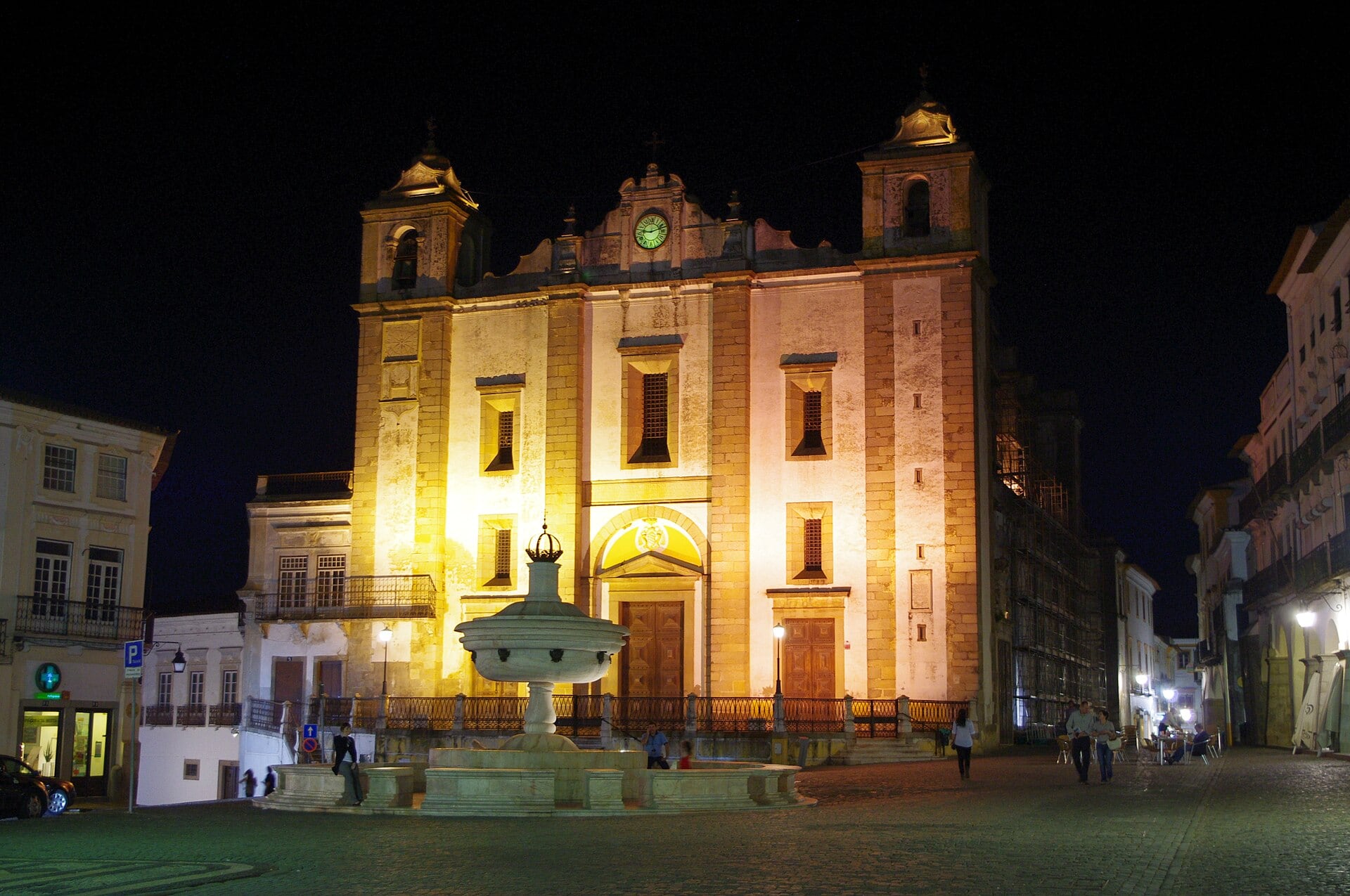 Évora, Portugalia: 14 lucruri de văzut în inima Alentejo 3 Piața Praça do Giraldo