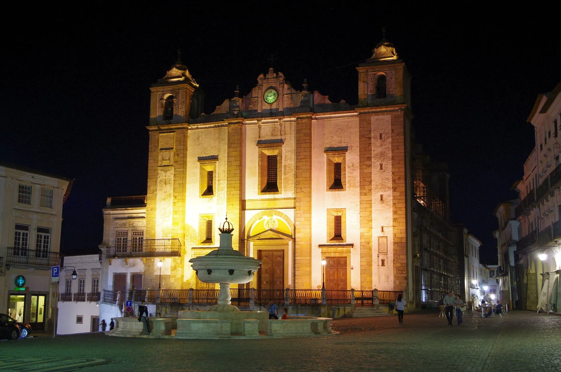 Piazza Praça do Giraldo a Évora