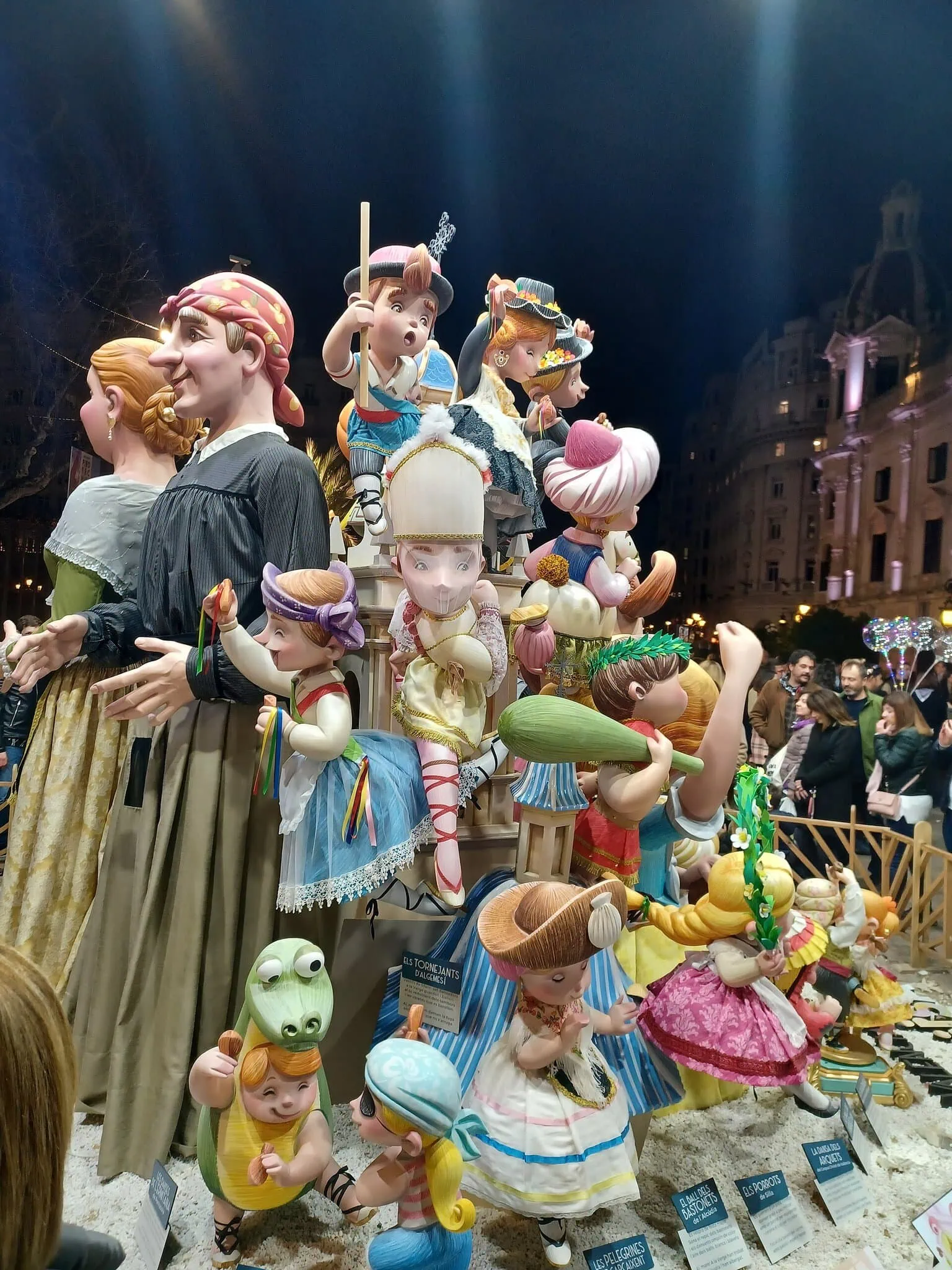 Las Fallas di Valencia: il più grande festival del fuoco di Spagna 7 La notte in cui tutto comincia: La Plantà