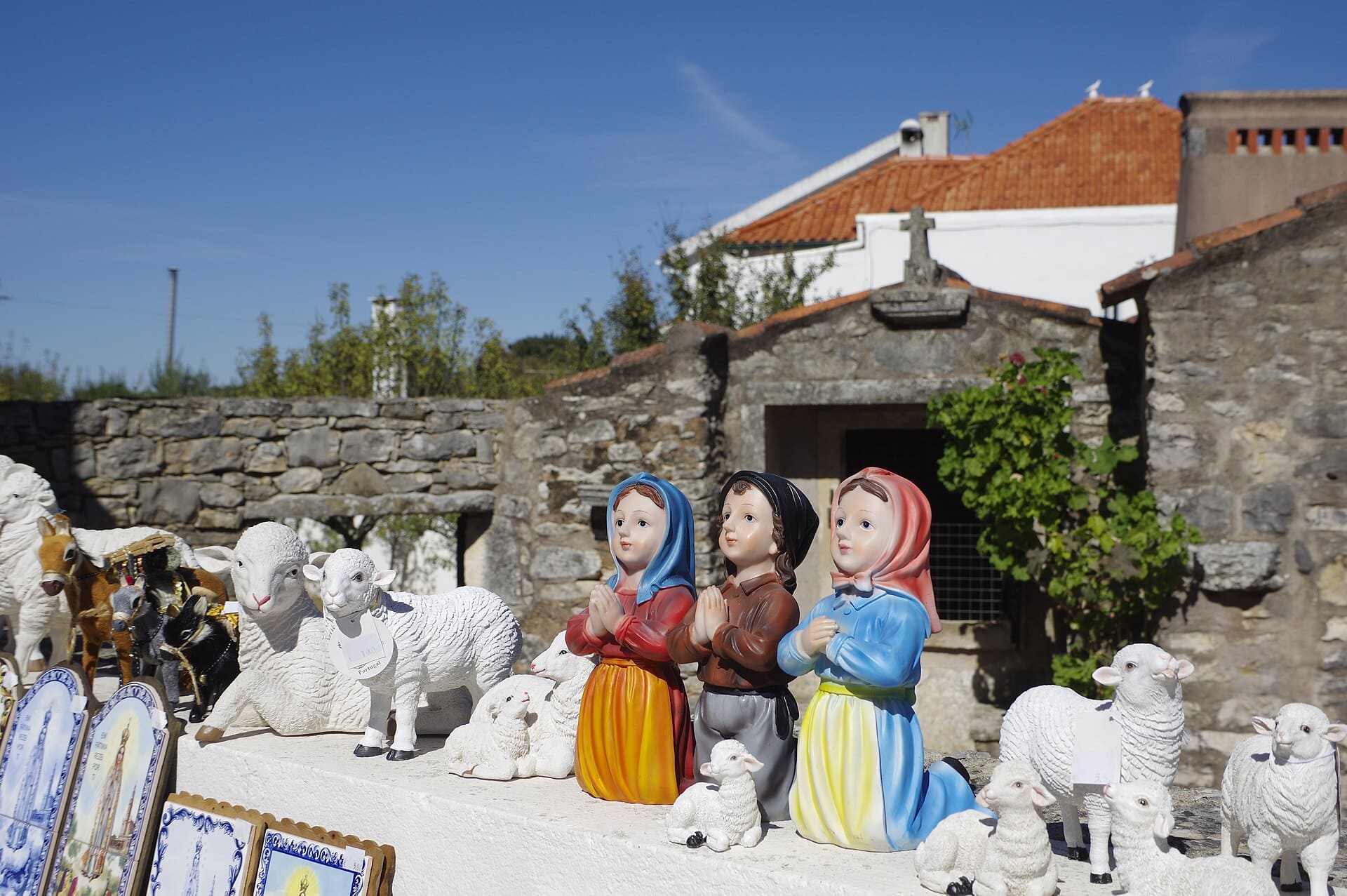 Fátima, Portugal: Wallfahrtsort und Sehenswürdigkeiten 6 Dörfchen Aljustrel mit Geburtshaus der Hirtenkinder bei Fátima Portugal