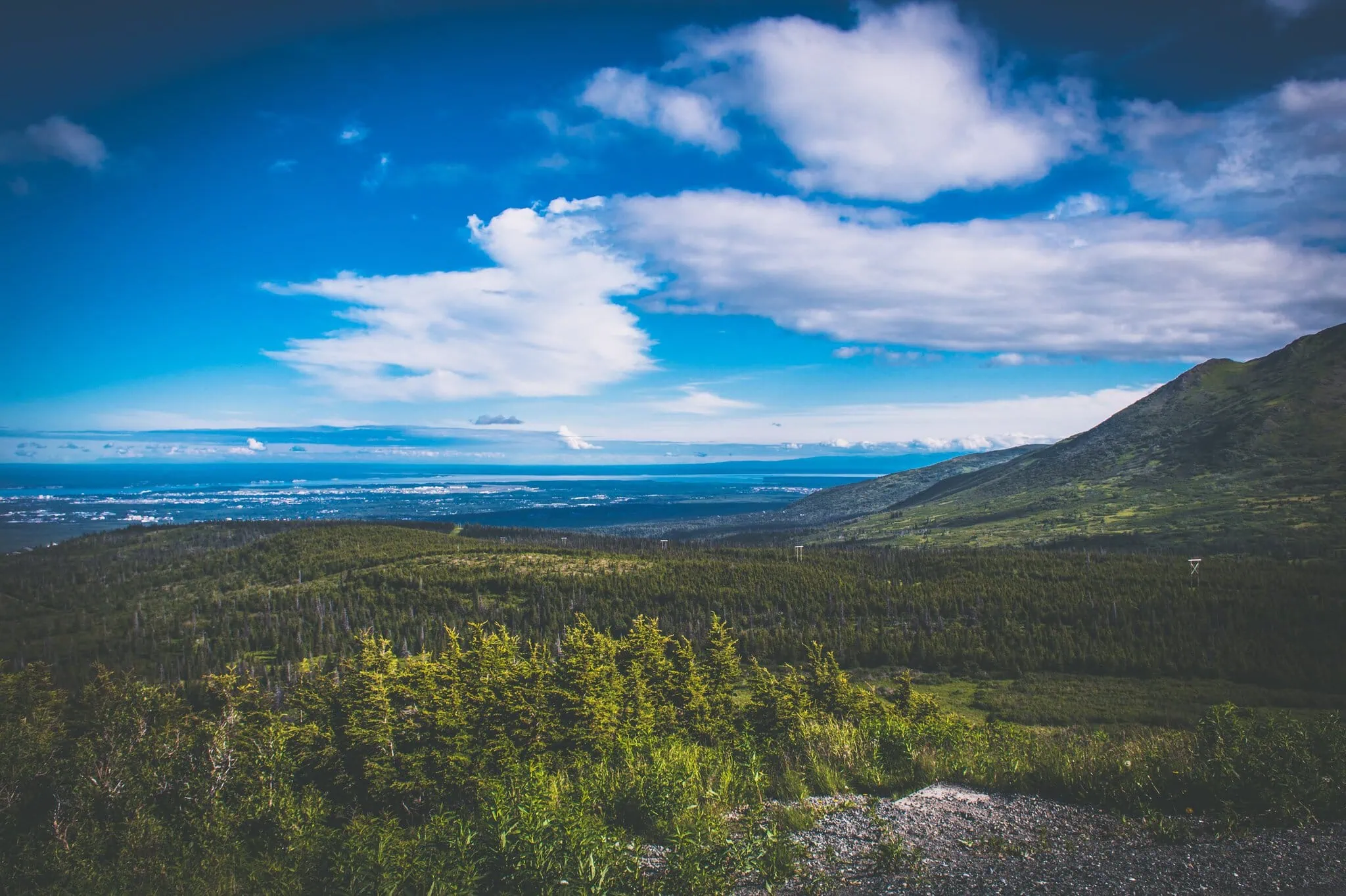 Aljaška roadtrip: Nejlepší itinerář na 7, 10, 14 a 21 dní 5 Výhled na Anchorage z Flattop Mountain