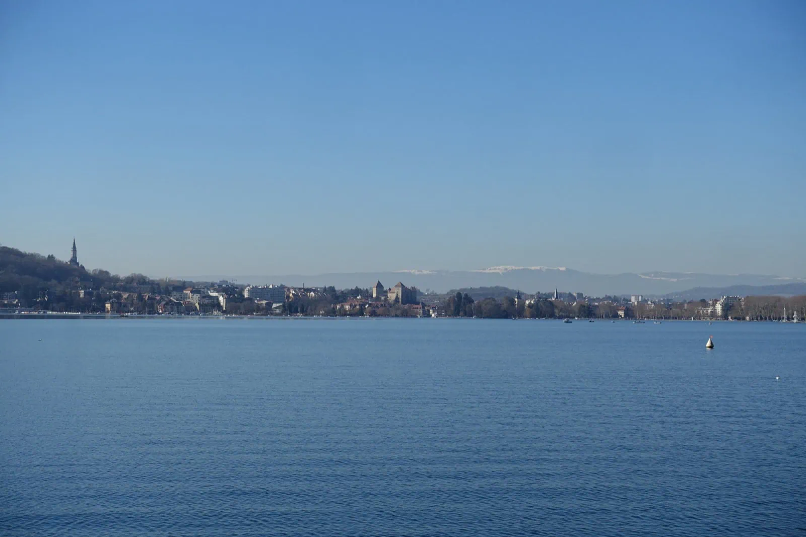 Staré město a jezero v Annecy