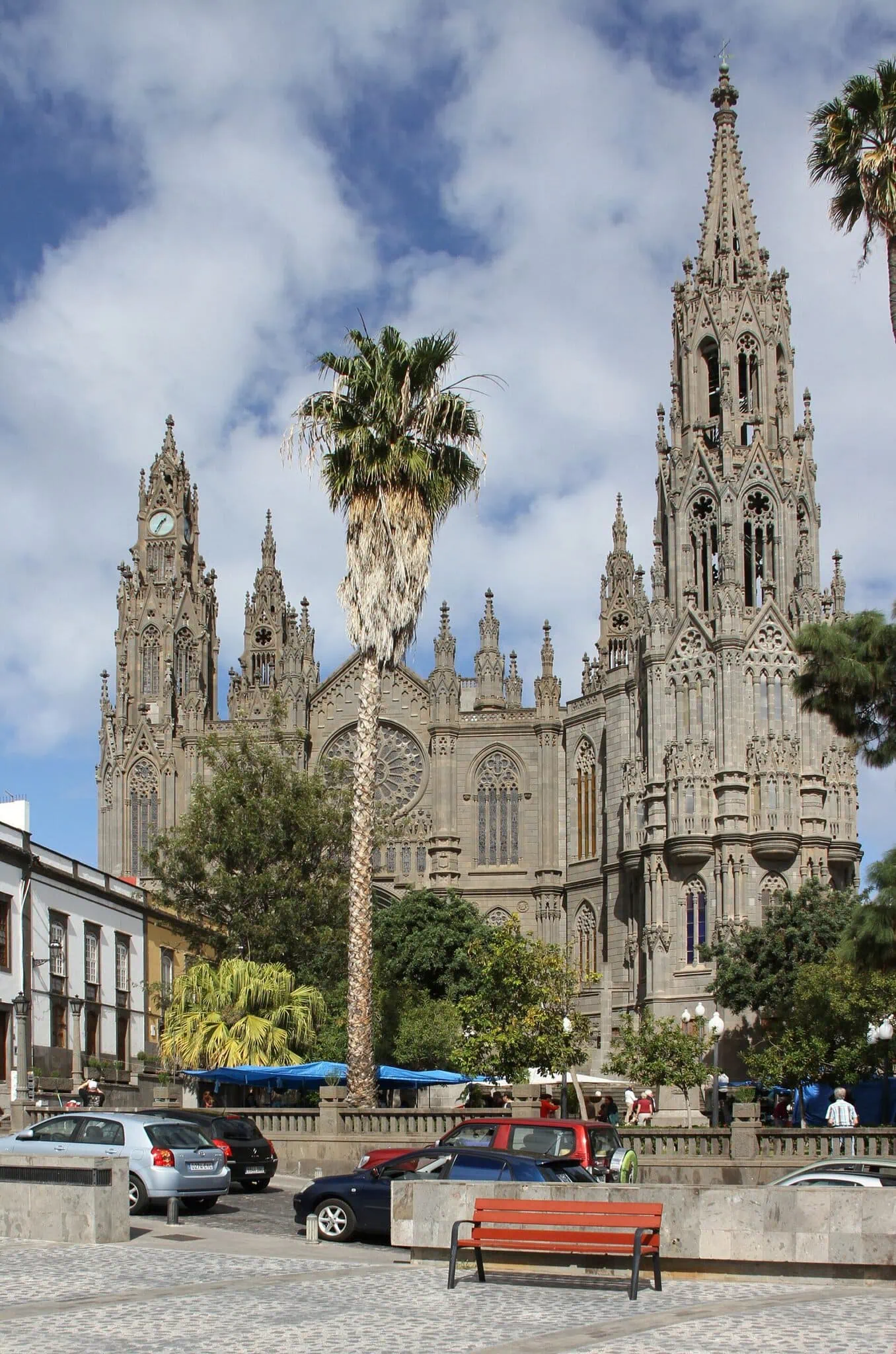 Arucas a majestátní kostel San Juan Bautista