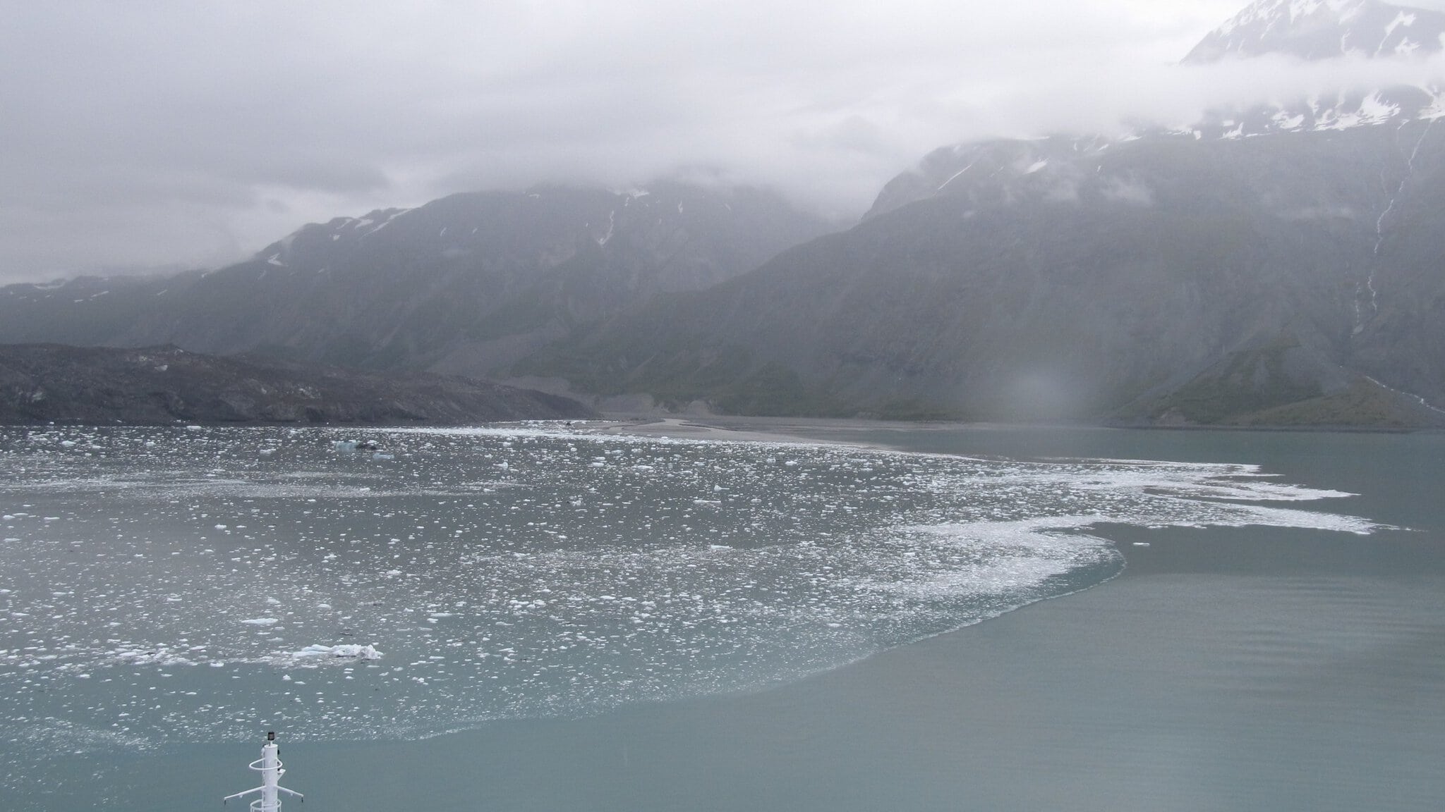Glacier Bay Alaska: paradisul UNESCO fără drumuri de acces 5 Ghețarul Grand Pacific, discretul creator al golfului