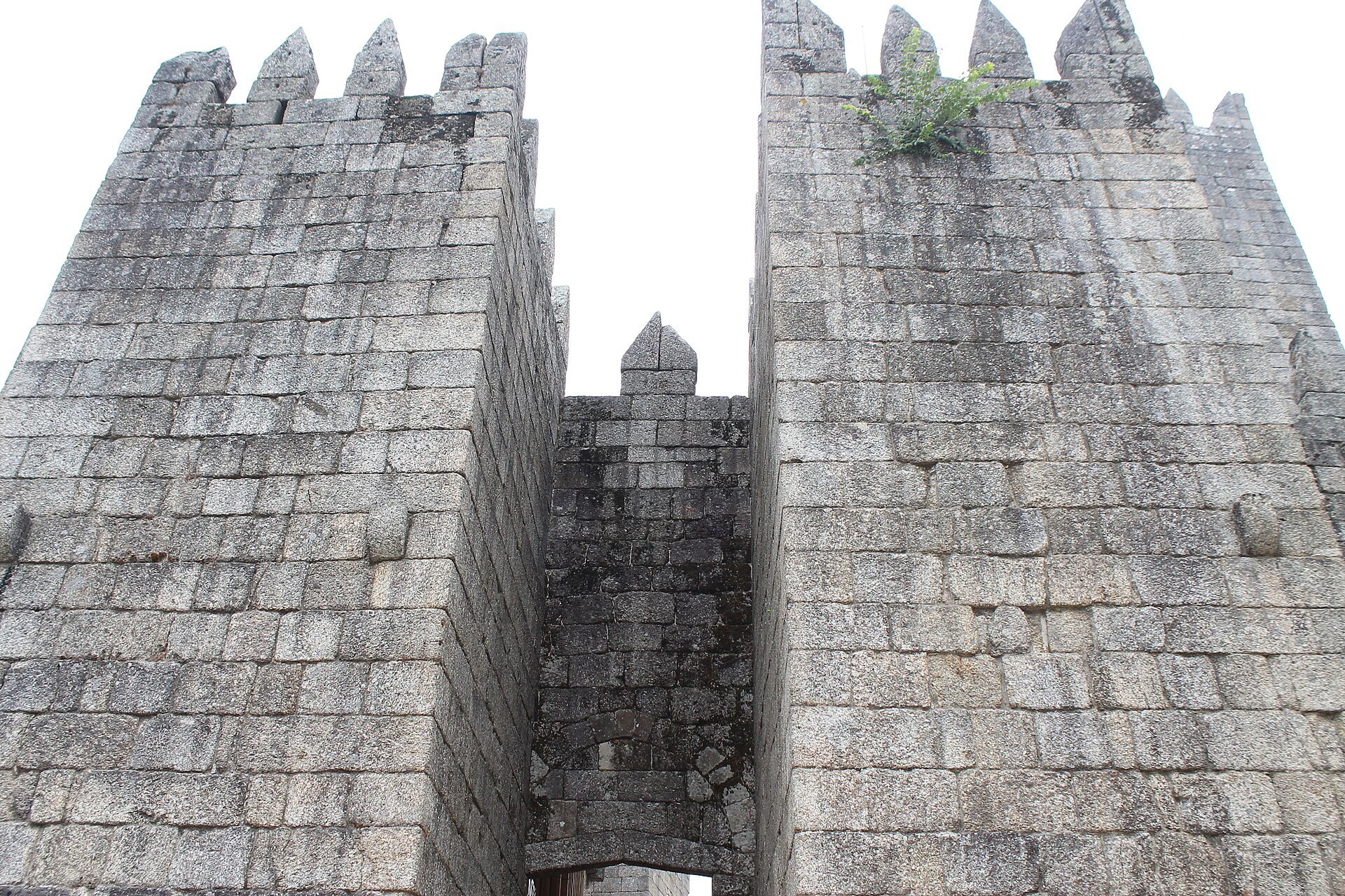 Guimarães, Portugalia: 13 lucruri de văzut în leagănul Portugaliei 2 Castelo de Guimarães (Castelul)