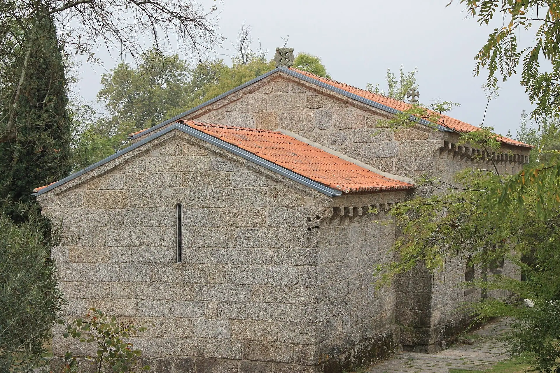 Guimarães, Portogallo: 13 cose da vedere nella culla del Portogallo 4 Igreja de São Miguel do Castelo, chiesa romanica di Guimarães