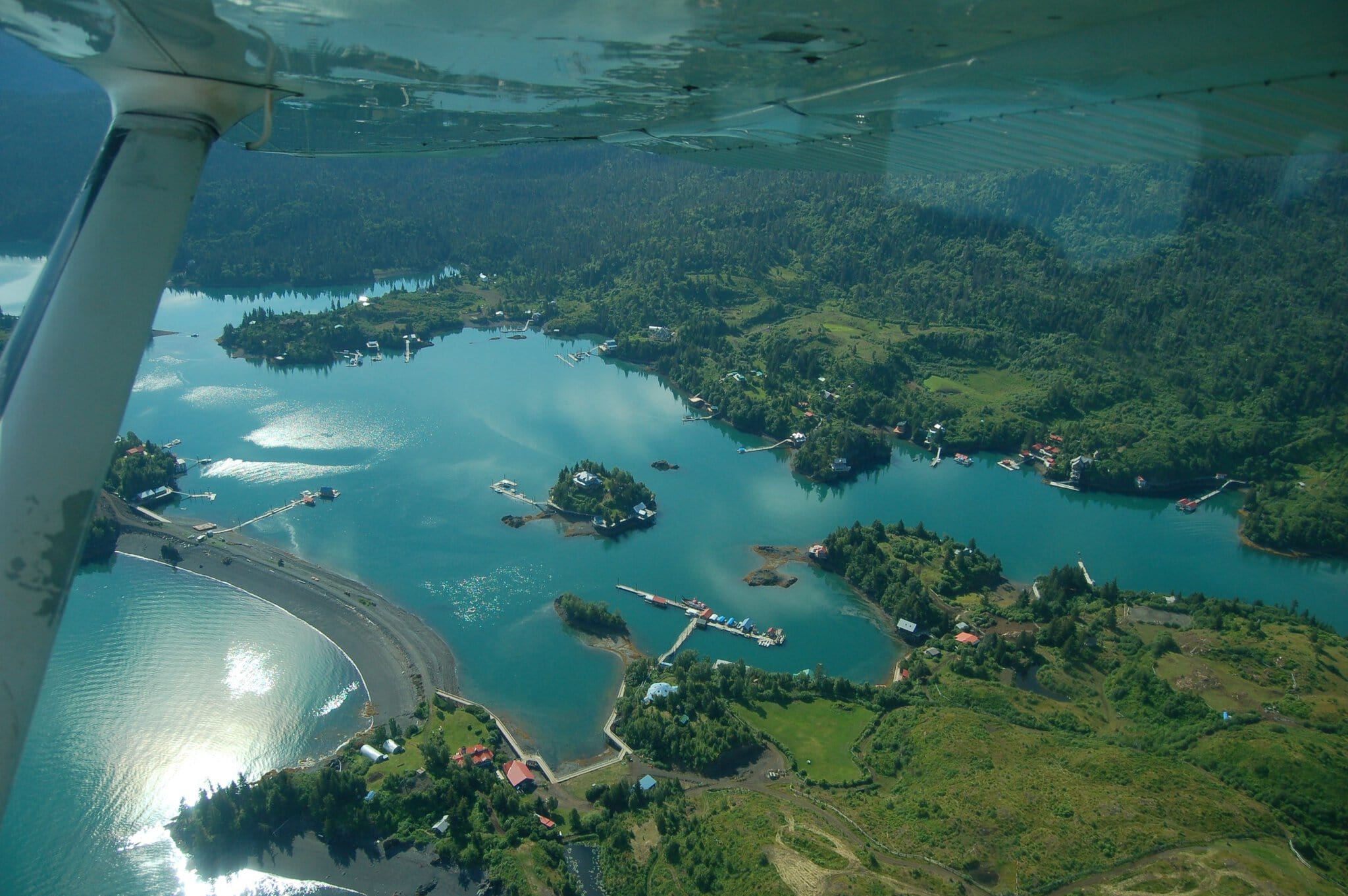 Homer, Alaska: 12 sfaturi despre ce să vezi și ce să faci (End of the Road pe Peninsula Kenai) 13 Vedere aeriană spre Halibut Cove, așezare de artiști