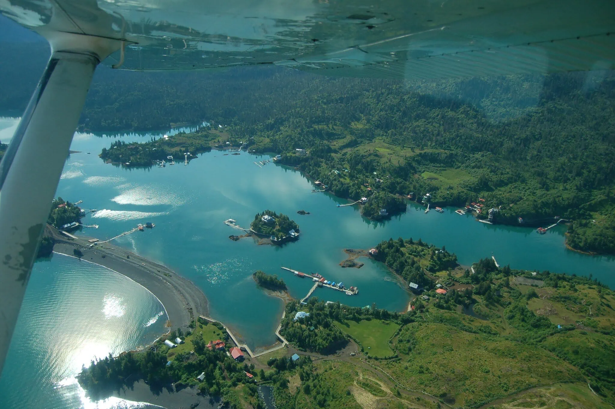 Vista aerea di Halibut Cove, la colonia di artisti