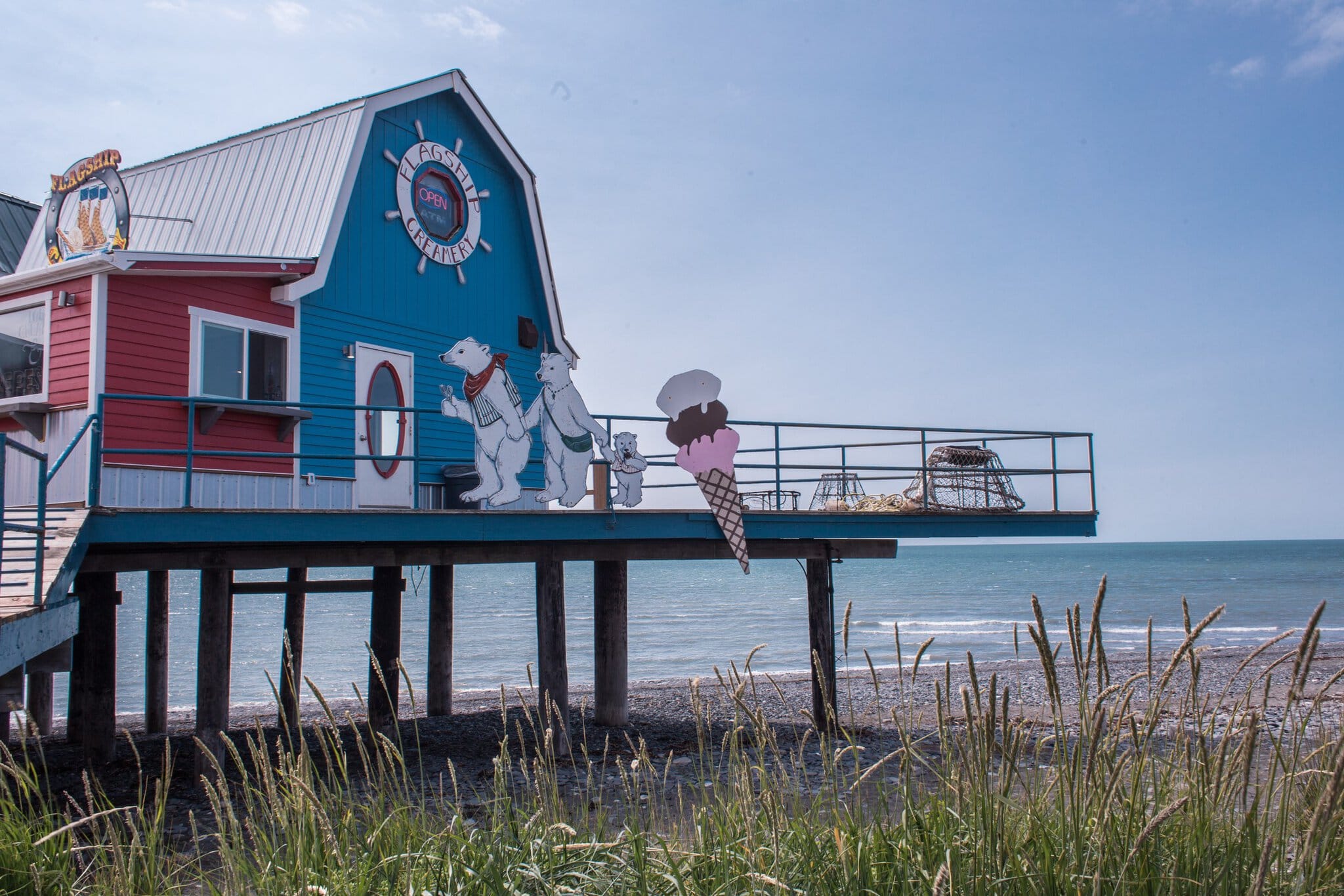 Aljaška roadtrip: Nejlepší itinerář na 7, 10, 14 a 21 dní 11 Barevné domky a obchody na Homer Spit