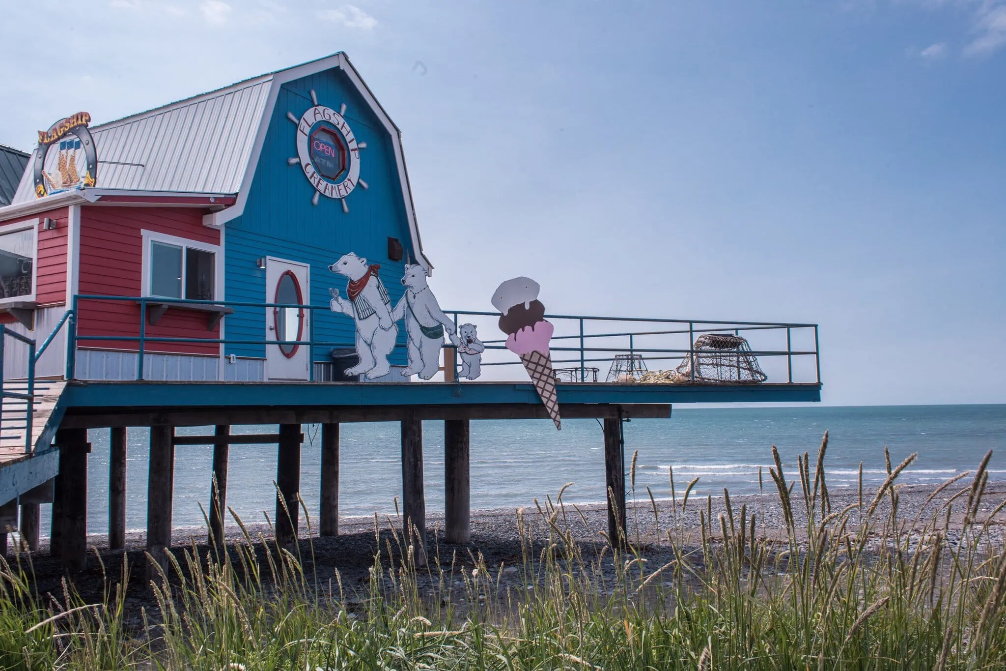 Aljaška roadtrip: Nejlepší itinerář na 7, 10, 14 a 21 dní 11 Barevné domky a obchody na Homer Spit