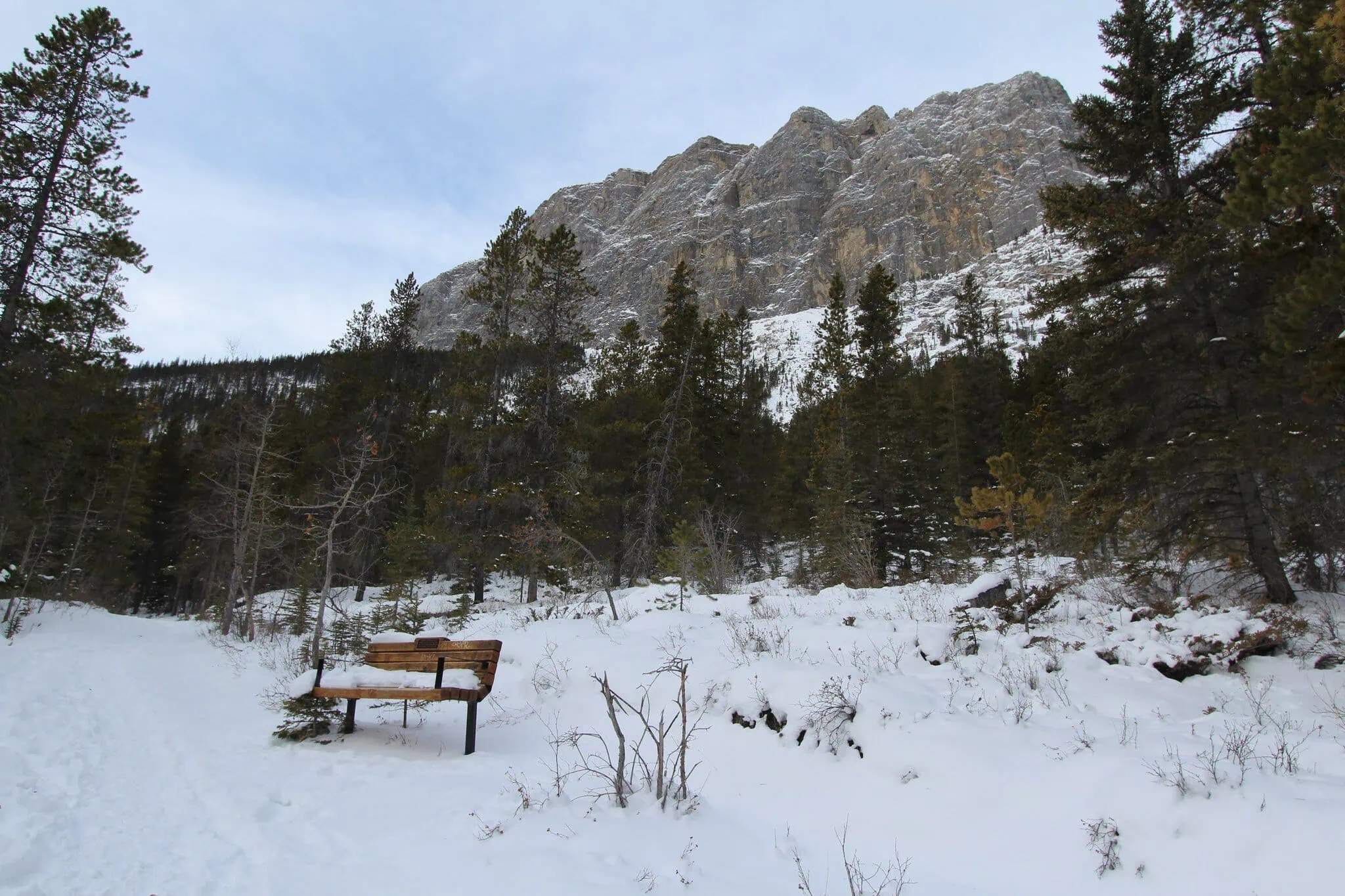 Kananaskis, Kanada: 10 tipů treky mimo davy 4 Tyrkysová jezírka Grassi Lakes u Canmore