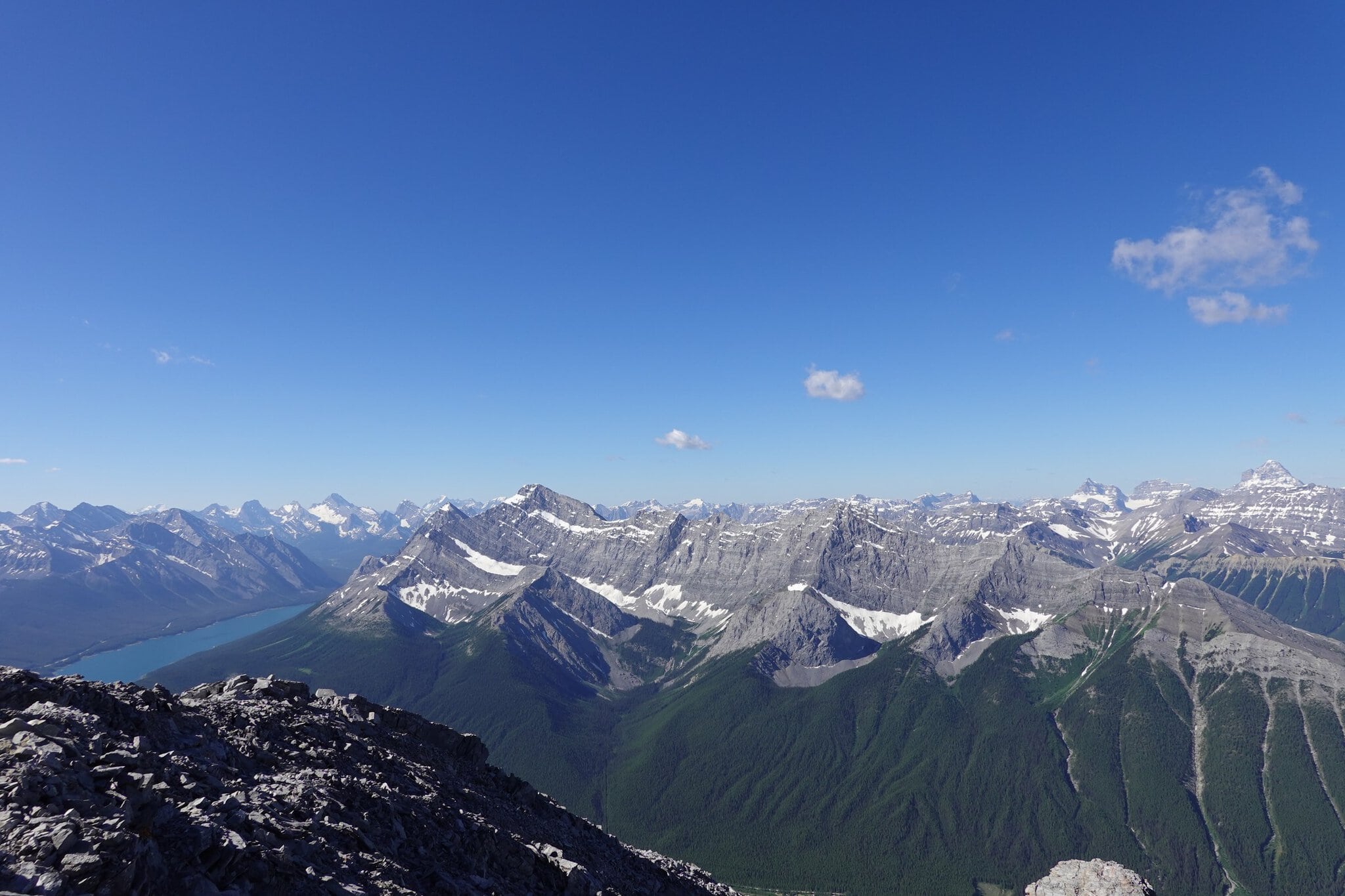 Kananaskis, Canada: 10 trasee departe de aglomerație 10 Spray Lakes Reservoir sub piscurile Munților Stâncoși