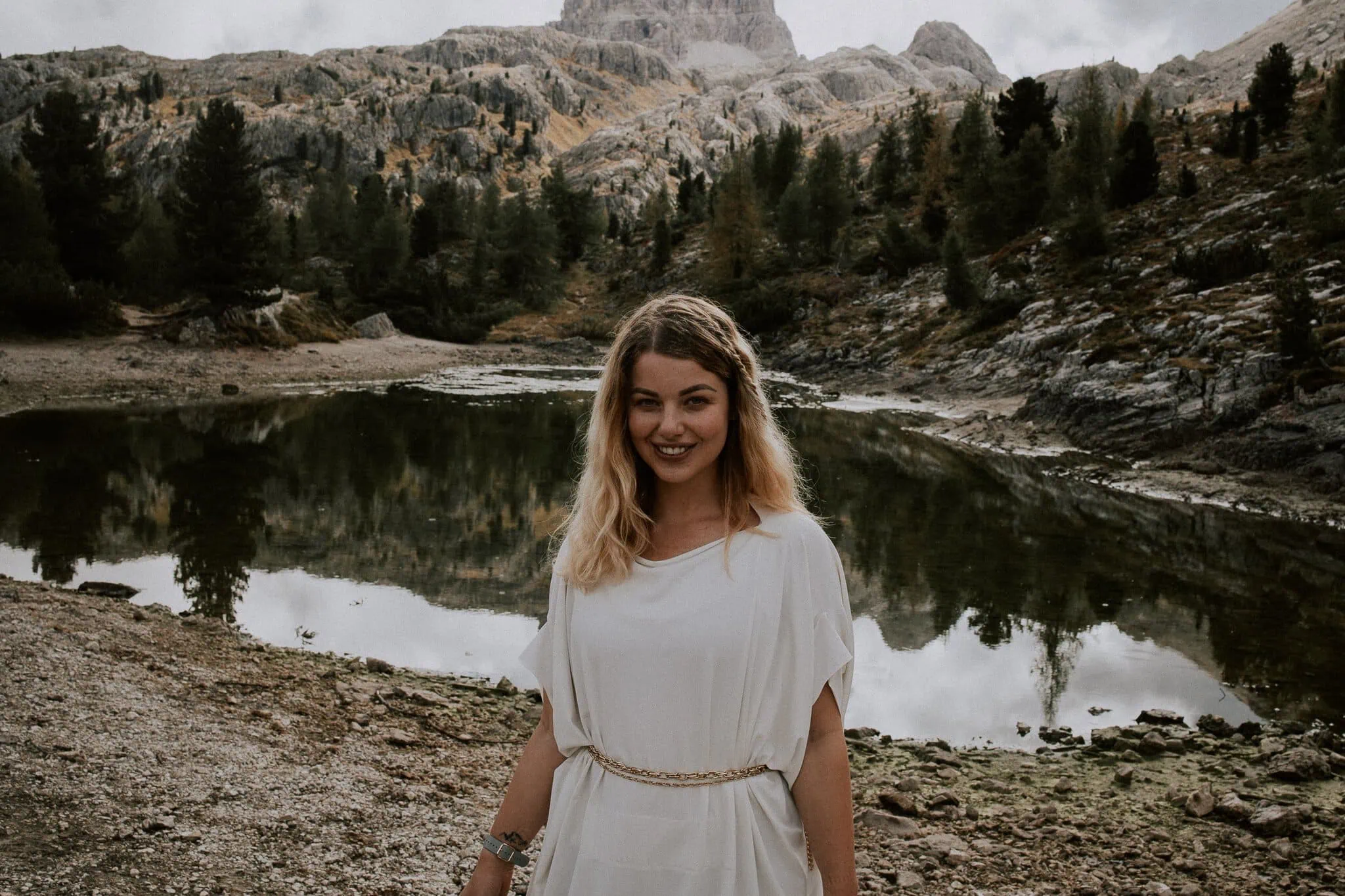 Odraz lesů a skal v hladině Lago di Sorapis