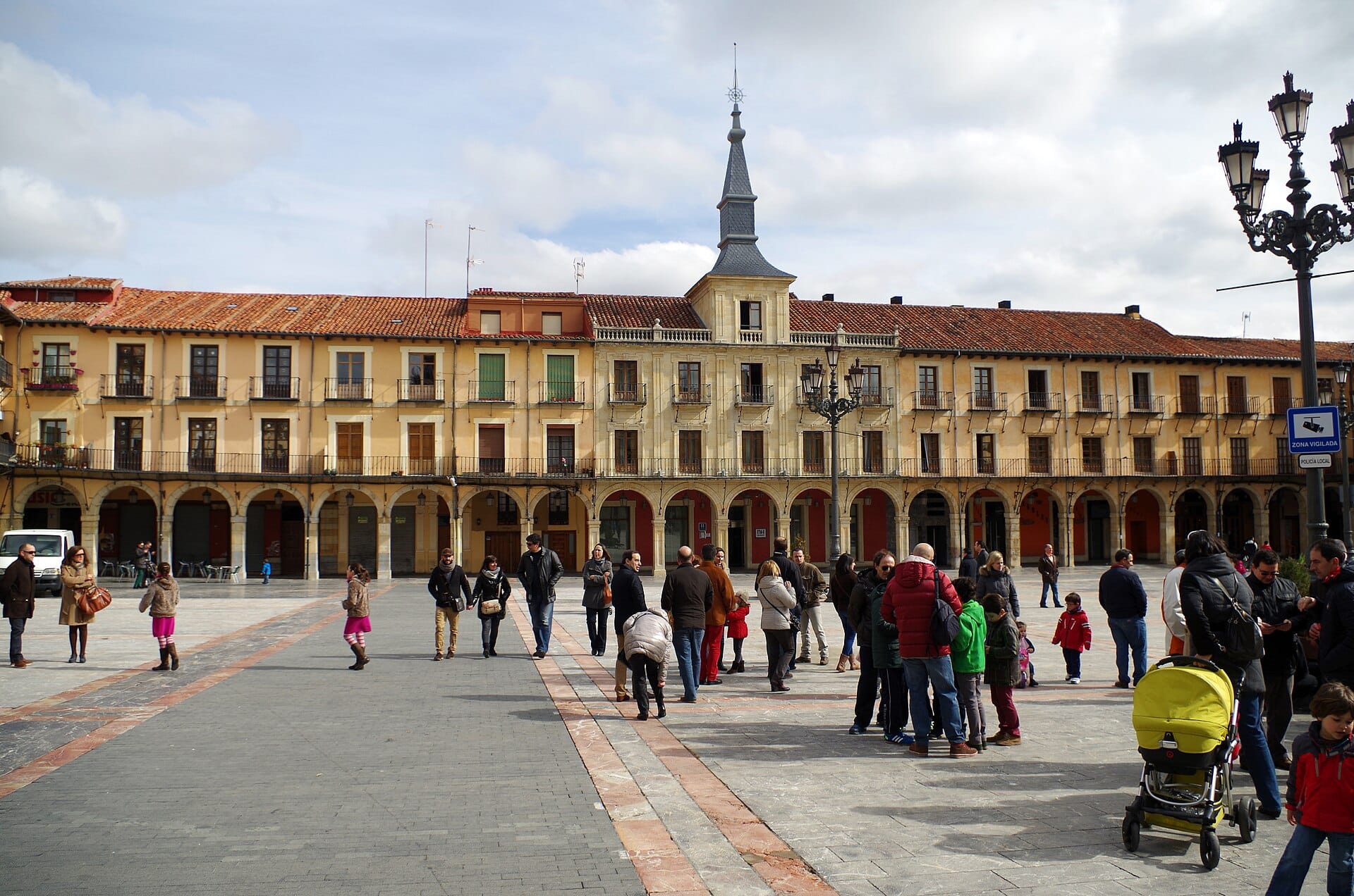 León, Španělsko: 15 tipů, co vidět a dělat 8 Plaza Mayor a tradiční trhy
