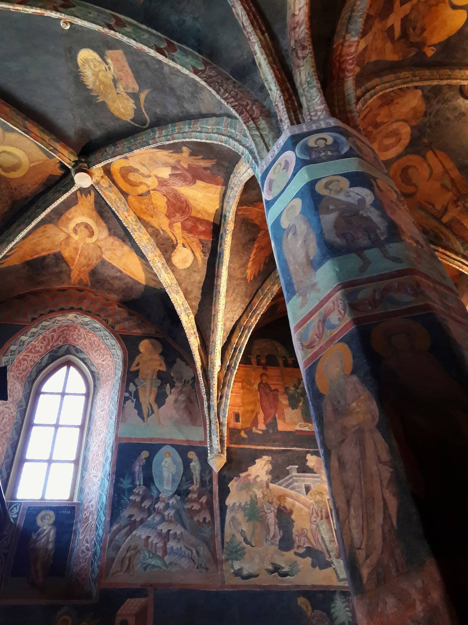 Lublin, Polsko: 15 tipů, co vidět a dělat v multikulturní perle 5 Interiér Kaple Nejsvětější Trojice v Lublinském hradě s rusko-byzantskými freskami