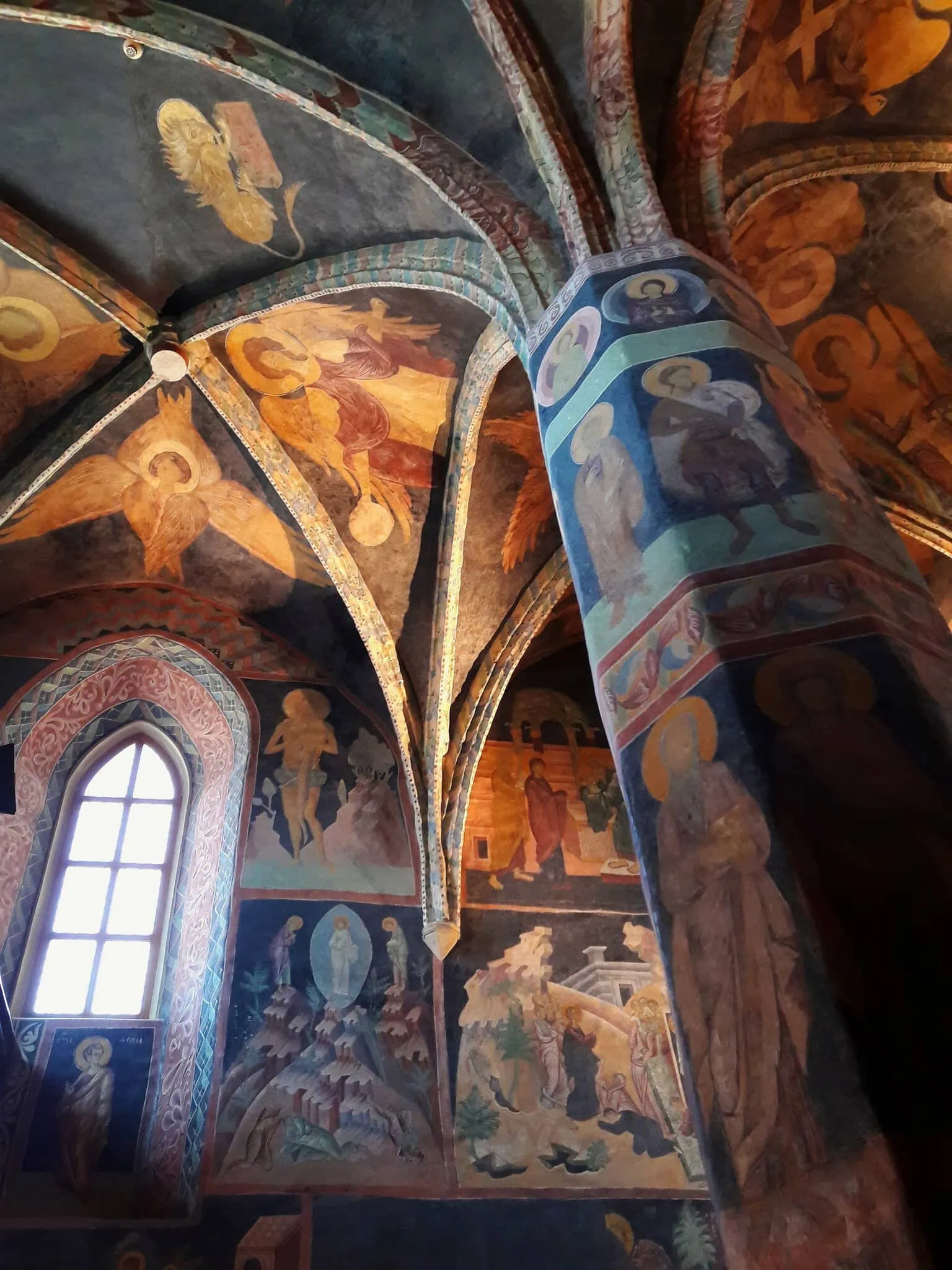 Lublin, Polsko: 15 tipů, co vidět a dělat v multikulturní perle 5 Interiér Kaple Nejsvětější Trojice v Lublinském hradě s rusko-byzantskými freskami