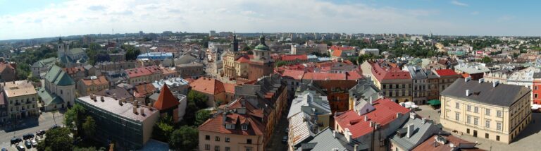 Panoramatický pohled na Lublin se Starým Městem a věžemi kostelů