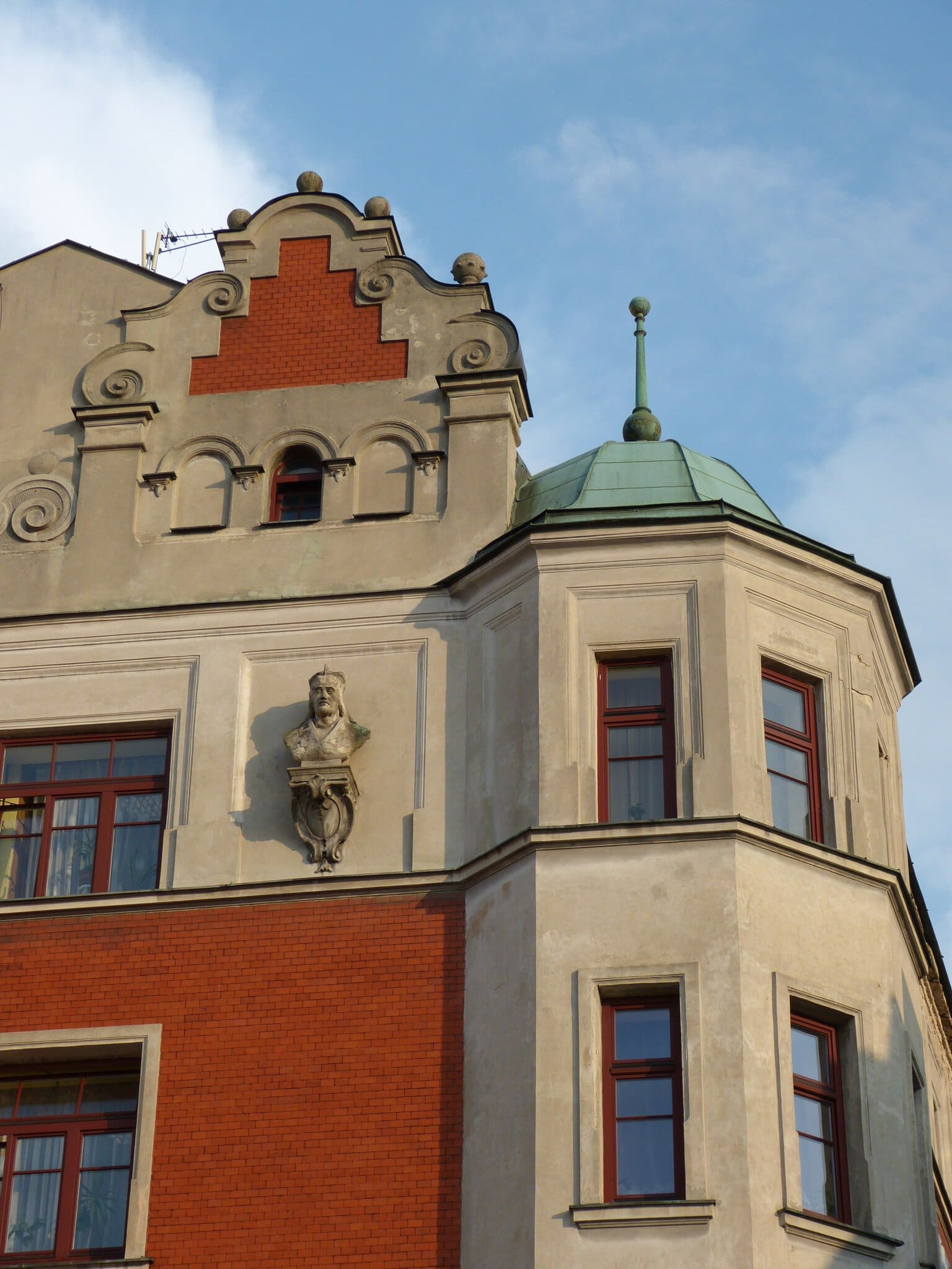 Lublin, Polsko: 15 tipů, co vidět a dělat v multikulturní perle 11 Náměstí Plac po Farze s obrysem zaniklého kostela sv. Michala v lublinském Starém Městě