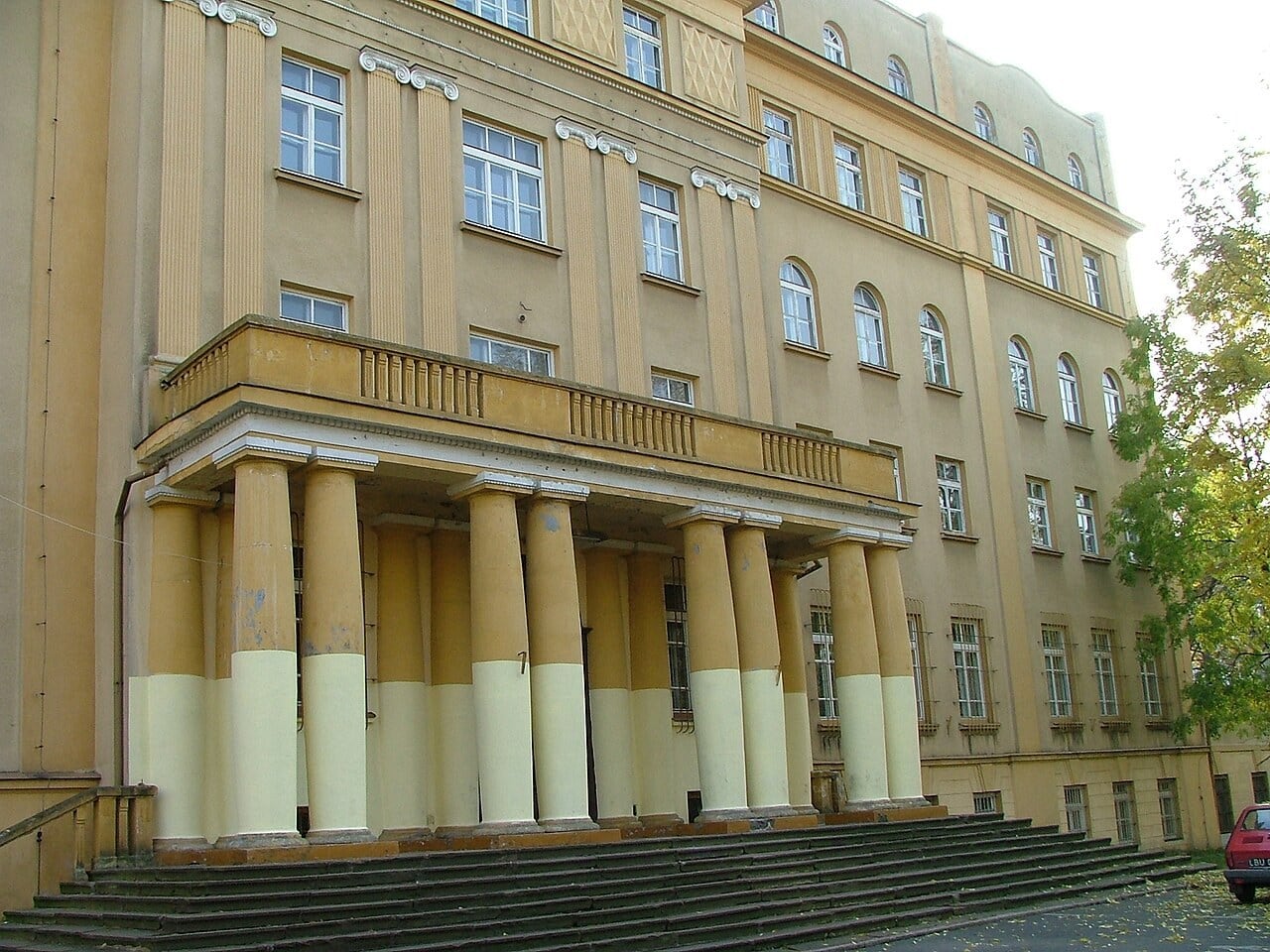 Lublin, Polsko: 15 tipů, co vidět a dělat v multikulturní perle 25 Ješiva Chachmei Lublin (Yeshiva of Meier Shapiro), centrum předválečné židovské vzdělanosti