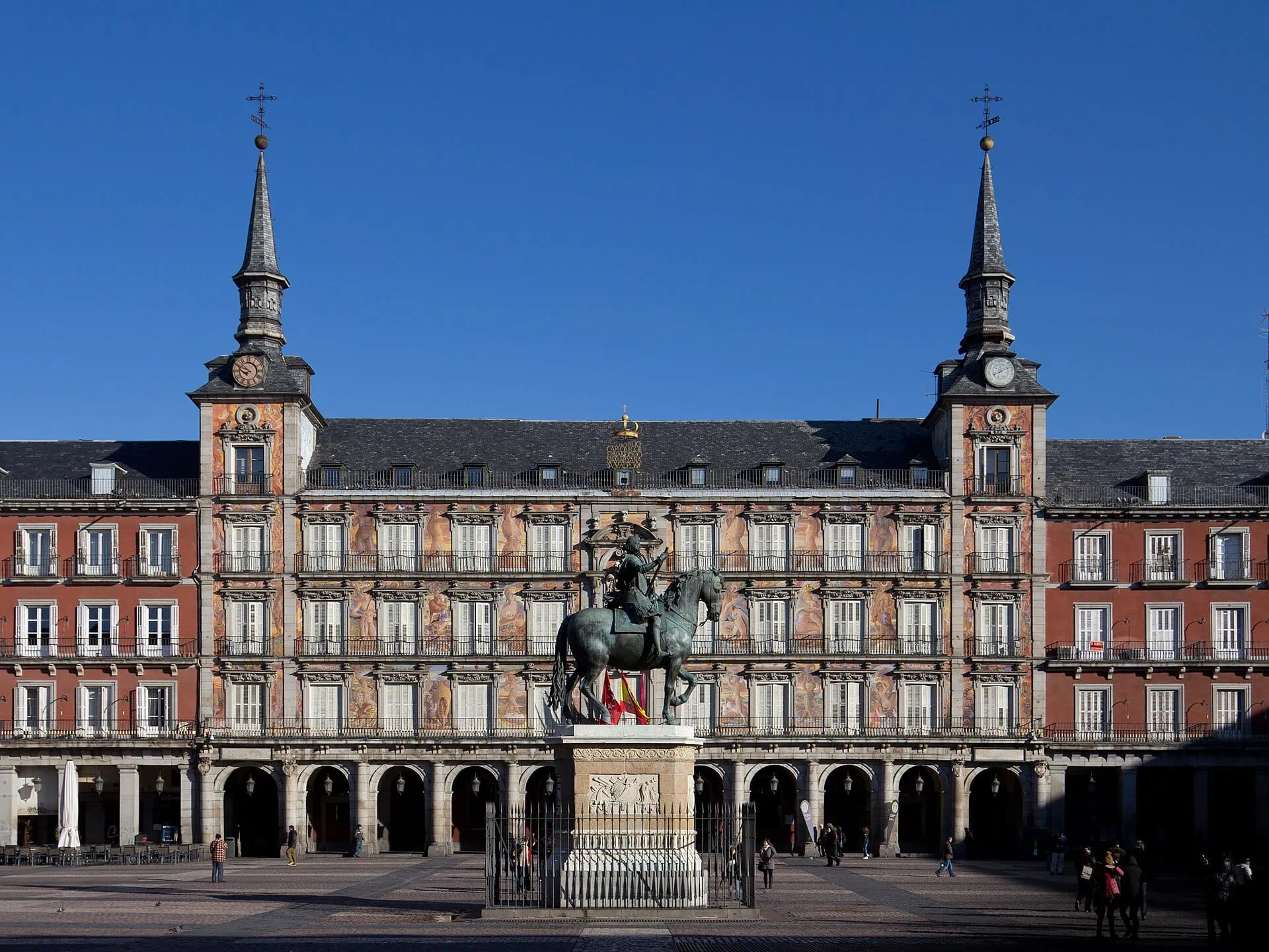 Madrid, Španielsko: 22 tipov, čo vidieť a robiť 7 Námestie Plaza Mayor v Madride