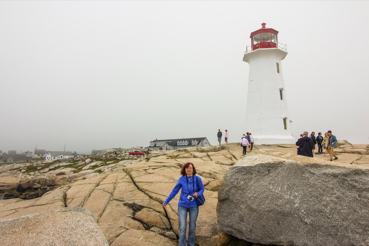 Peggy's Cove, Nova Scotia: Ghid către iconicul sat pescăresc 3 Iconicul far Peggy's Point pe coasta Nova Scotia