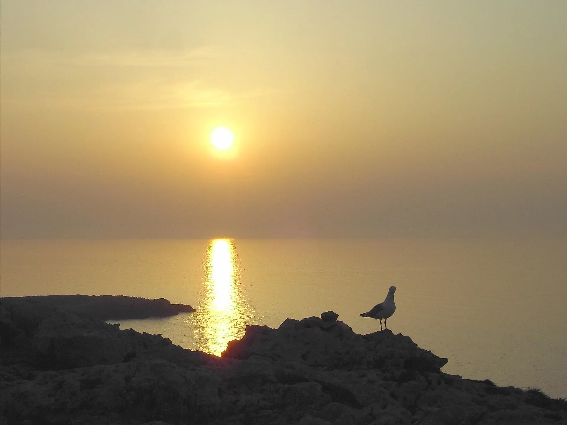 Maják Cap de Cavalleria a drsný sever