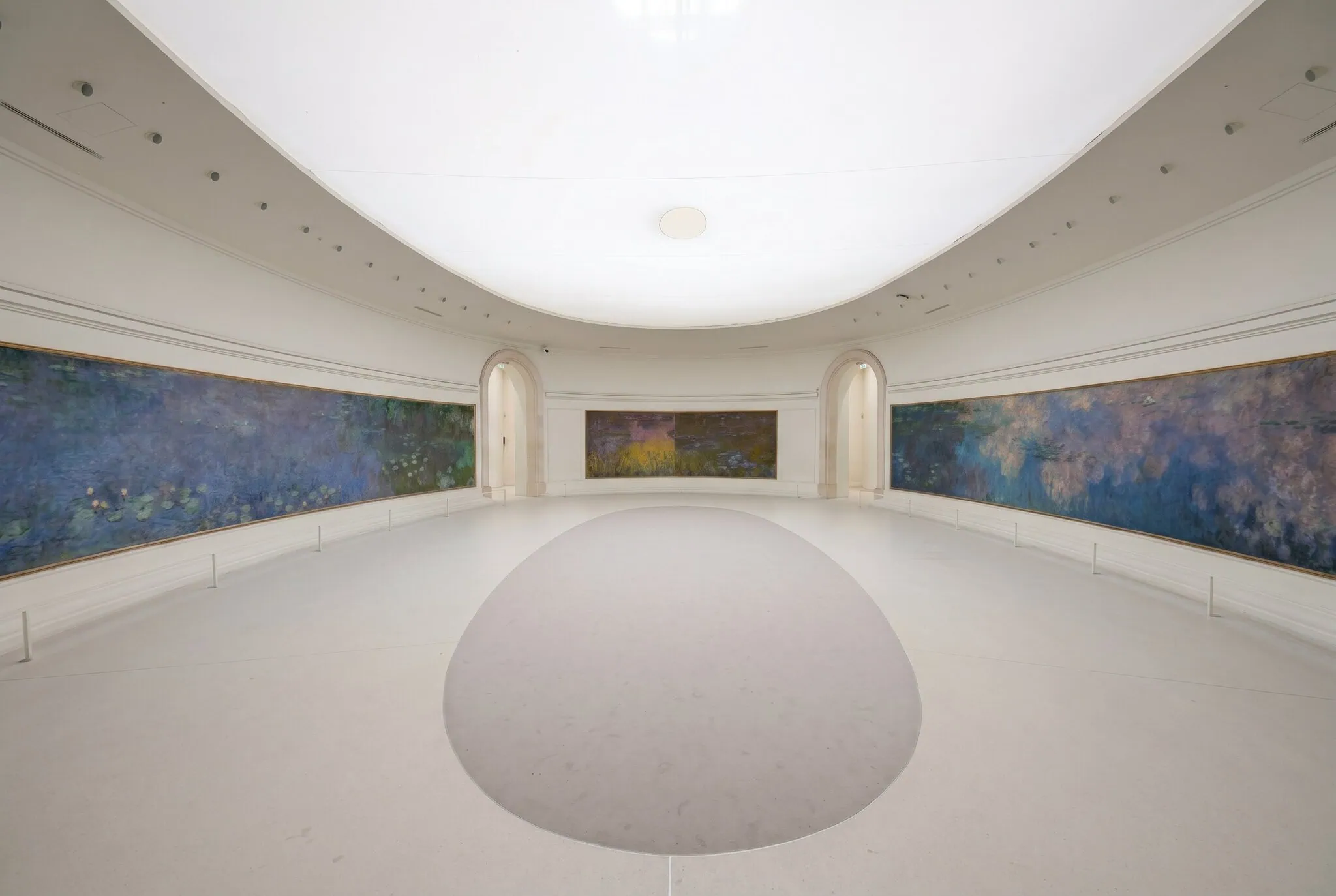 Oválna sála s Monetovými Leknami v Musée de l'Orangerie