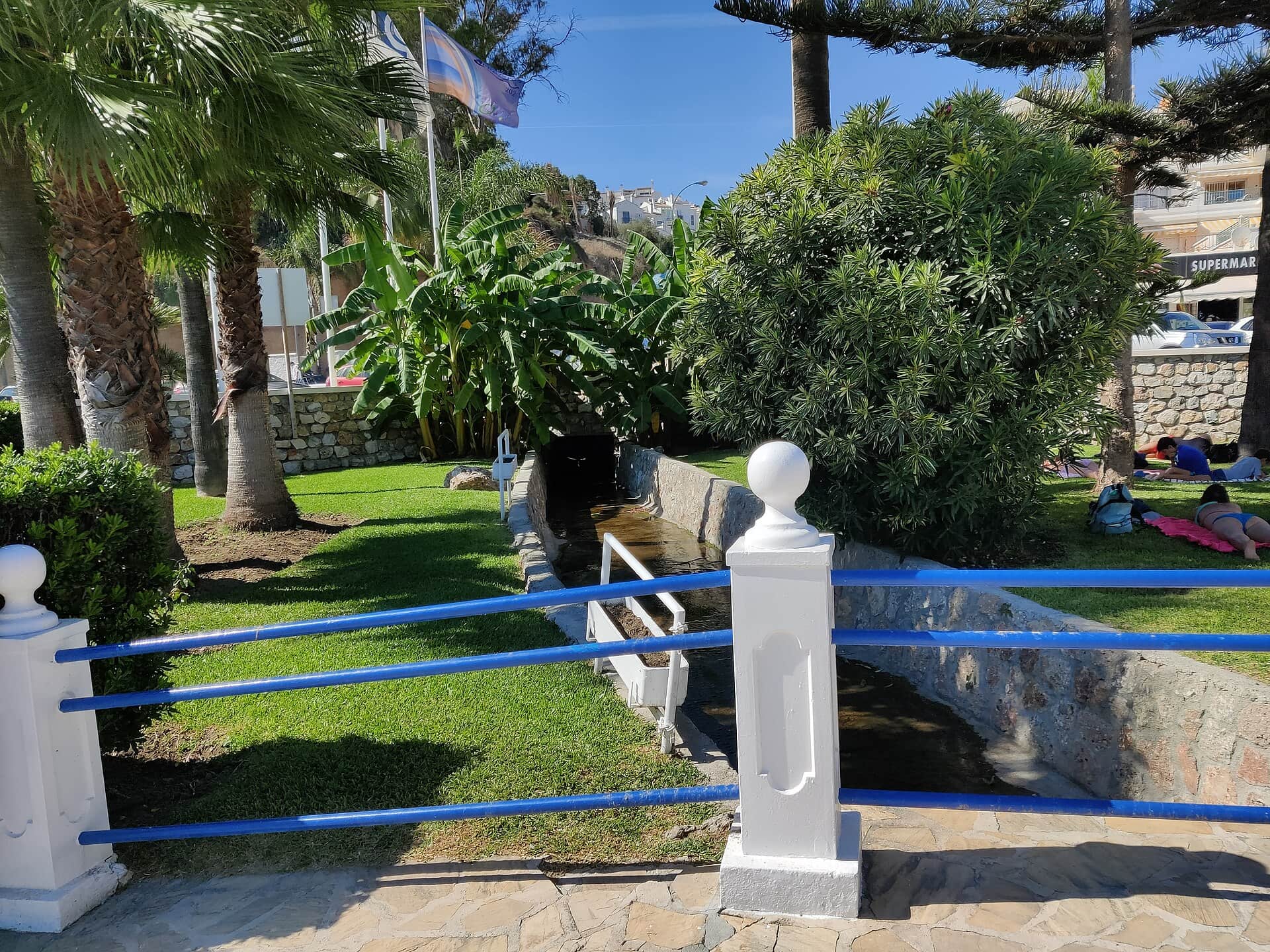 Nerja, Španielsko: jaskyne, pláže a Balkón Európy 8 Fotogenická pláž Calahonda