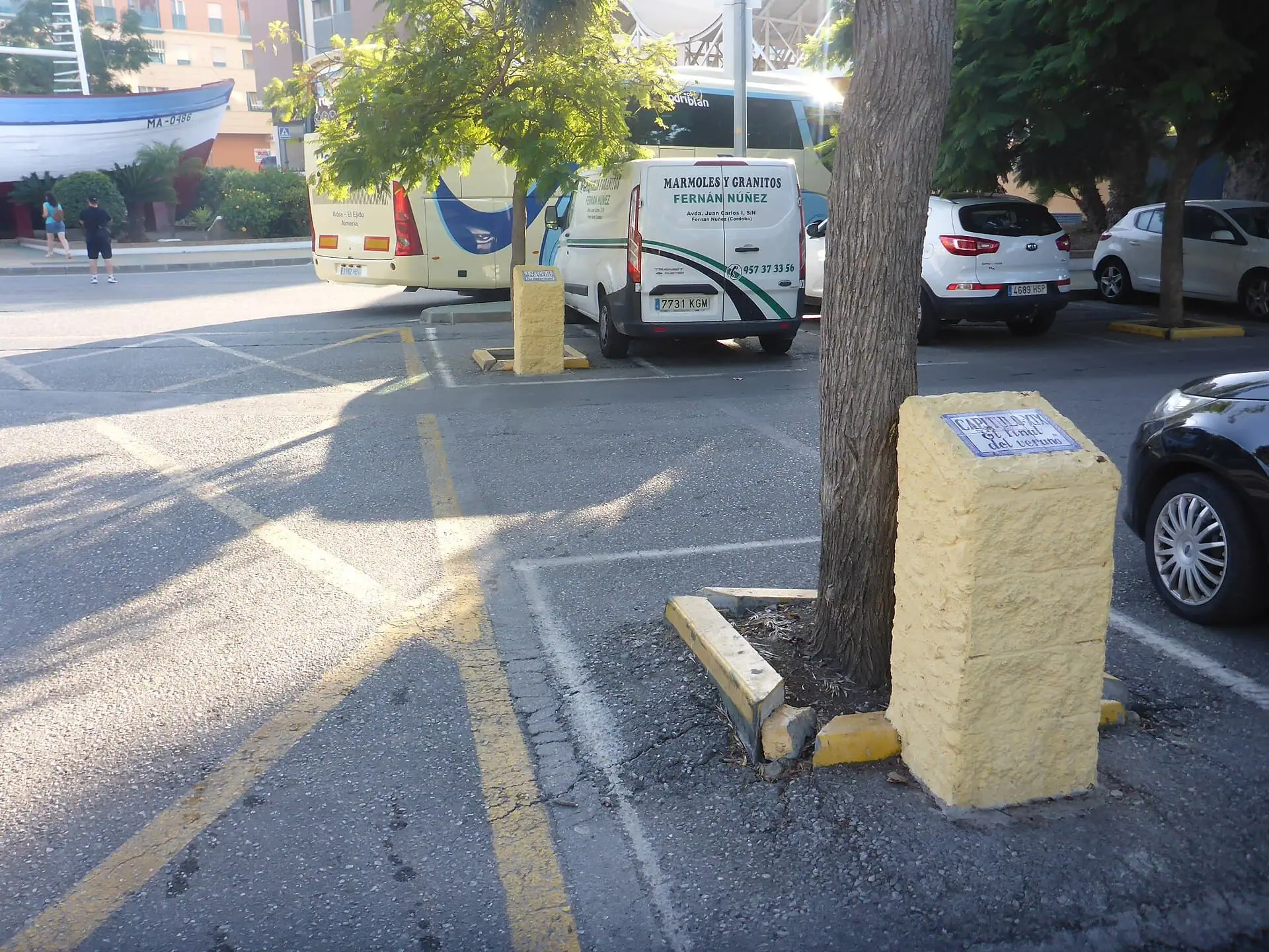 Nerja, Španielsko: jaskyne, pláže a Balkón Európy 7 Kúpanie na pláži Burriana