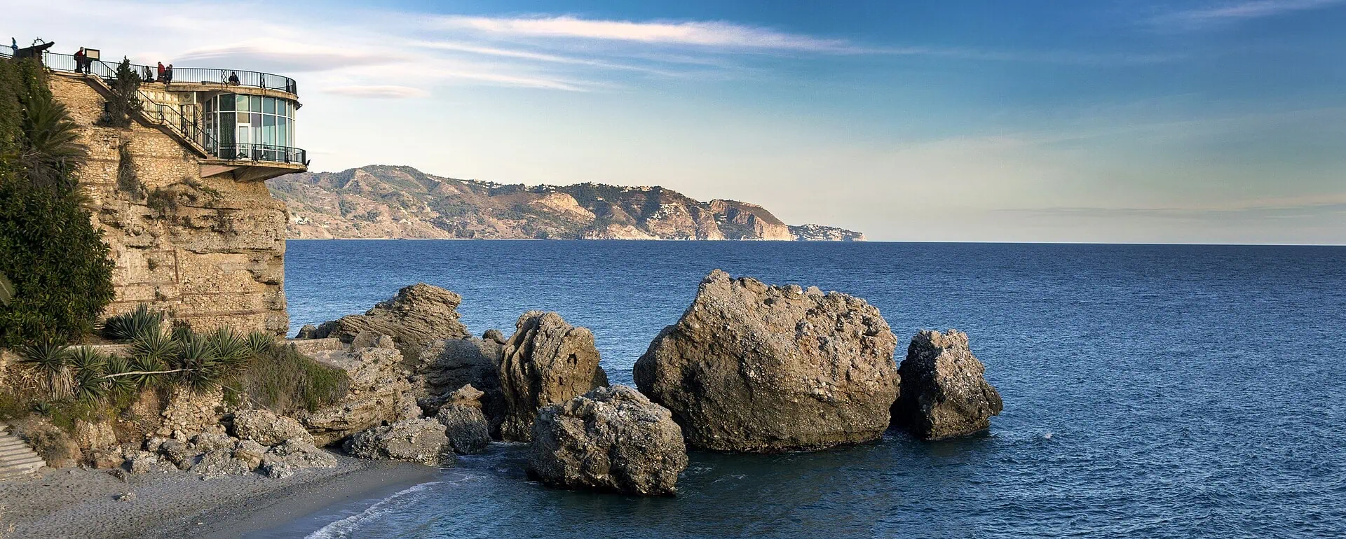Nerja, Španielsko: jaskyne, pláže a Balkón Európy 10 Prechádzky historickým centrom mesta