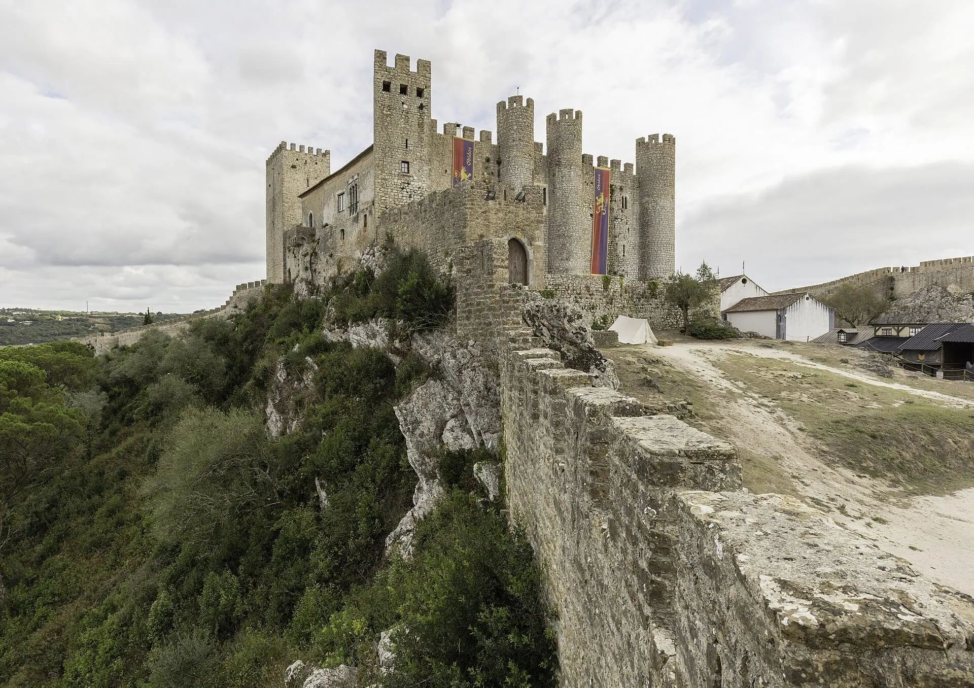 Passeggiata sulle mura medievali di Óbidos (Muralhas)