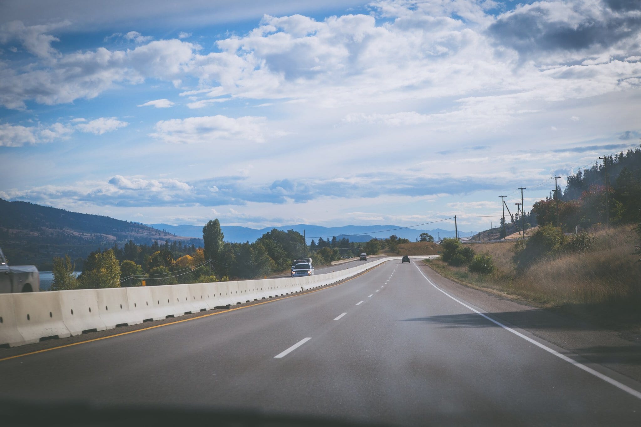 Okanagan, Canada: 20 sfaturi pentru vin, lacuri și izvoare termale 3 Highway 97 în valea Okanagan spre Penticton