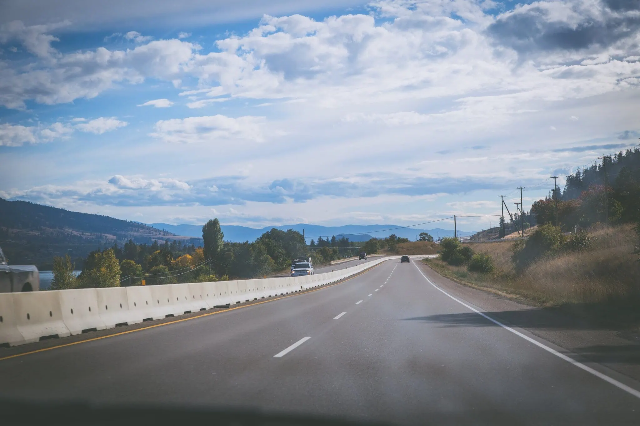 Highway 97 v Okanagan Valley směrem k Pentictonu