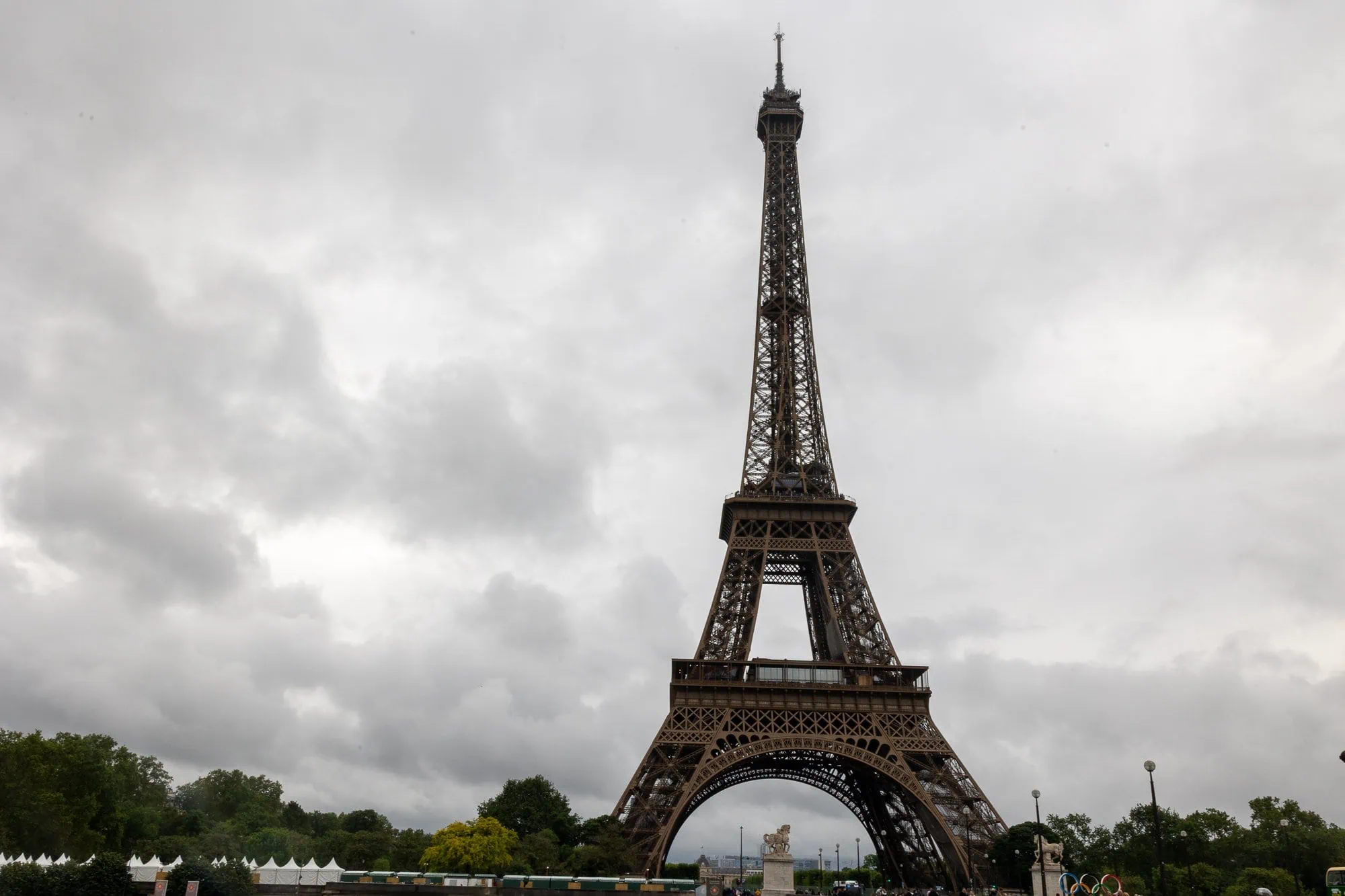 Paris in 3 Days: The Perfect Itinerary (+ 2 and 5-Day Variations) 10 The Eiffel Tower in Paris photographed head-on under a grey sky
