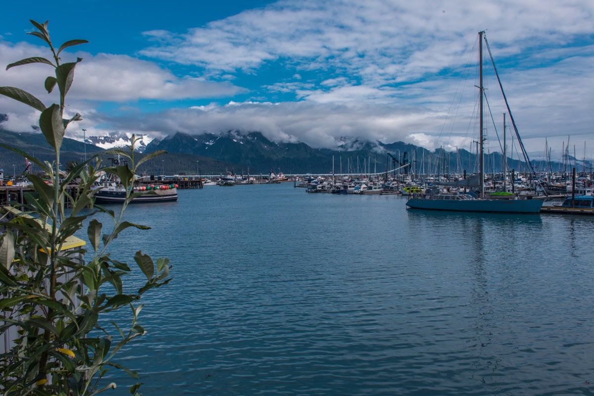 Alaska: 30 de locuri de văzut + itinerar pentru un road trip 4 Portul Seward înconjurat de munți