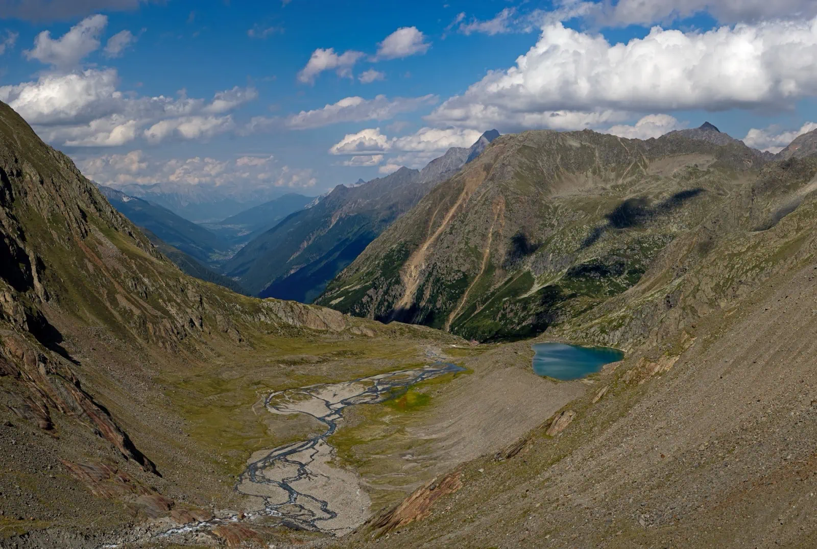 Alpské údolí Stubaital v Tyrolsku