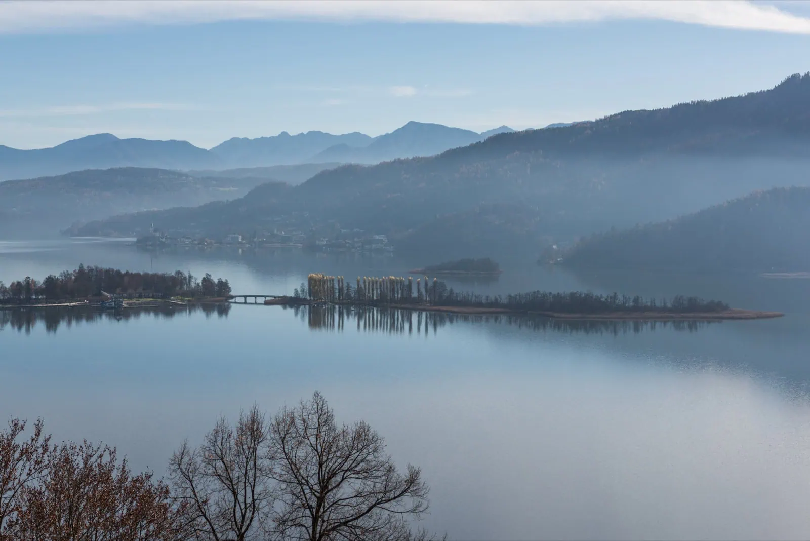 Jezero Wörthersee v Korutanech