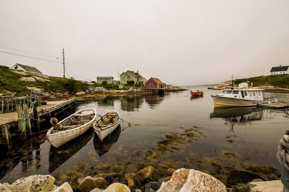 Peggy's Cove, Nova Scotia: Ghid către iconicul sat pescăresc 5 Portul pescăresc din Peggy's Cove cu bărci